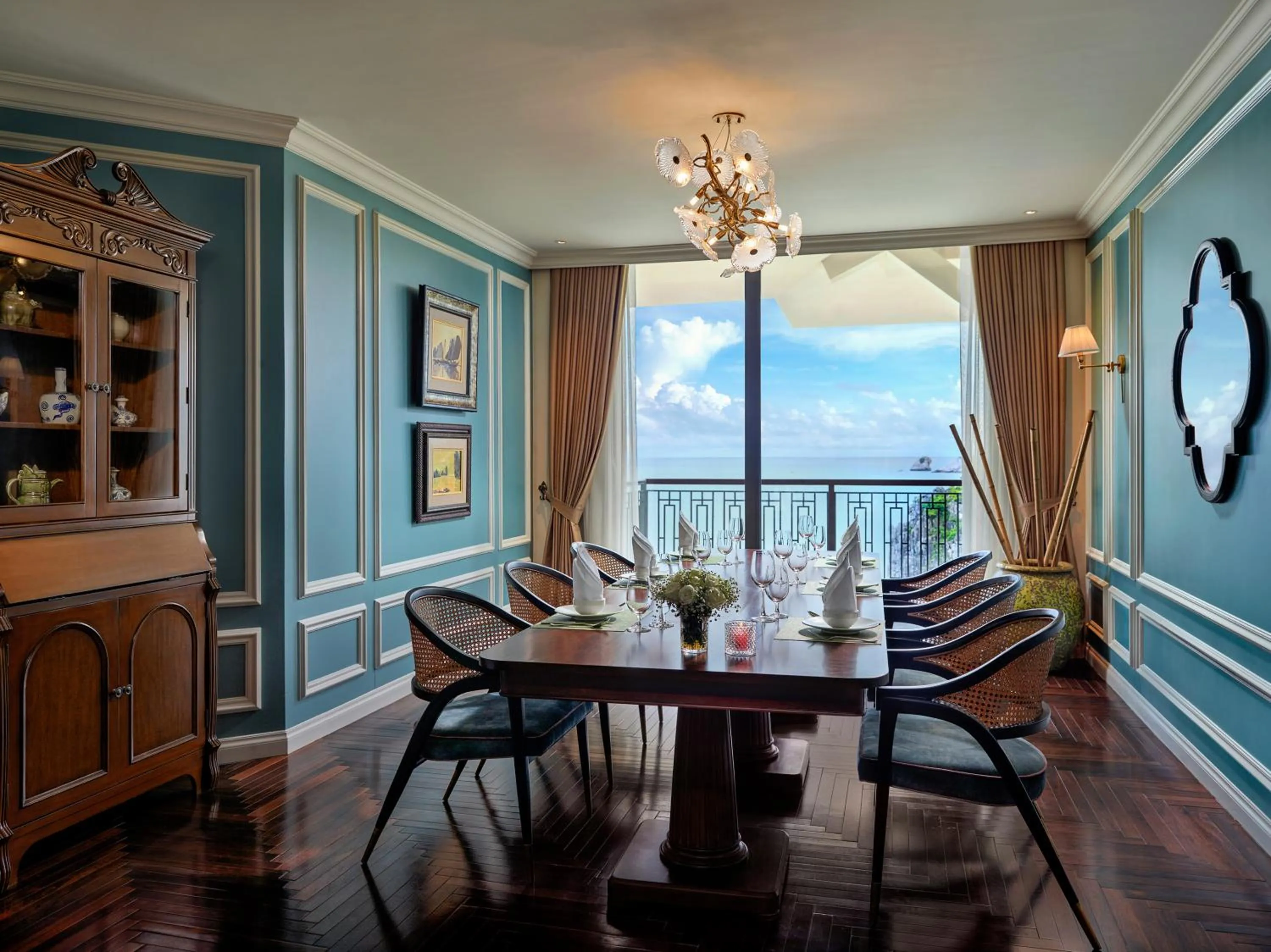 Dinner in Hôtel Perle d'Orient Cat Ba - MGallery