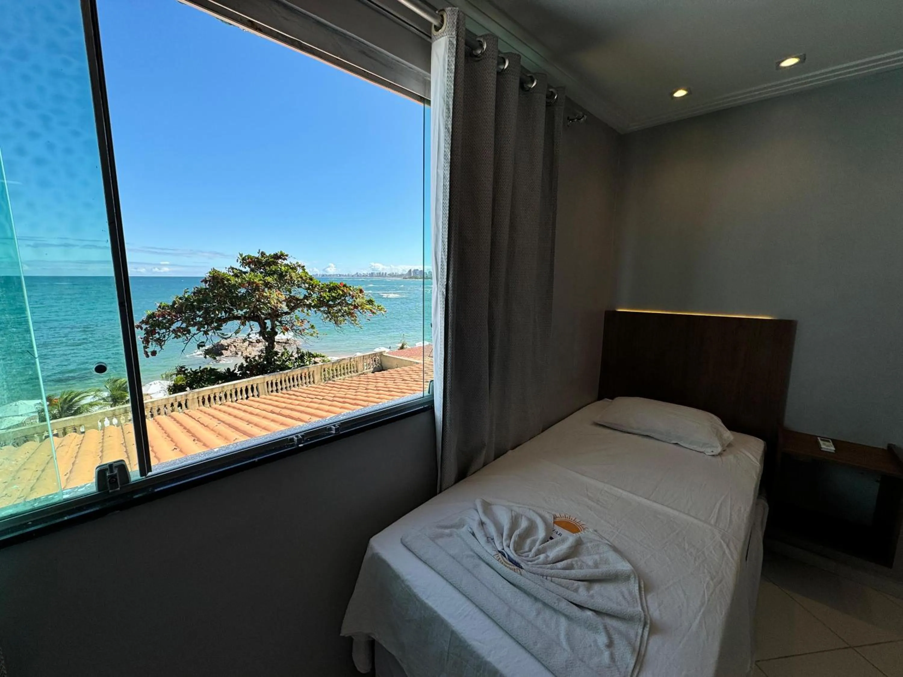 Balcony/Terrace, Bed in Hotel Luar de Itapua