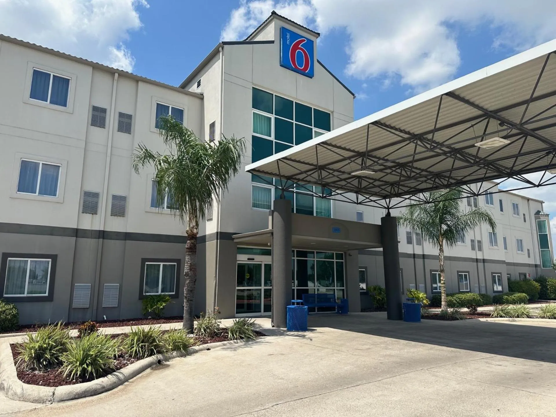 Property building in Motel 6-Mission, TX