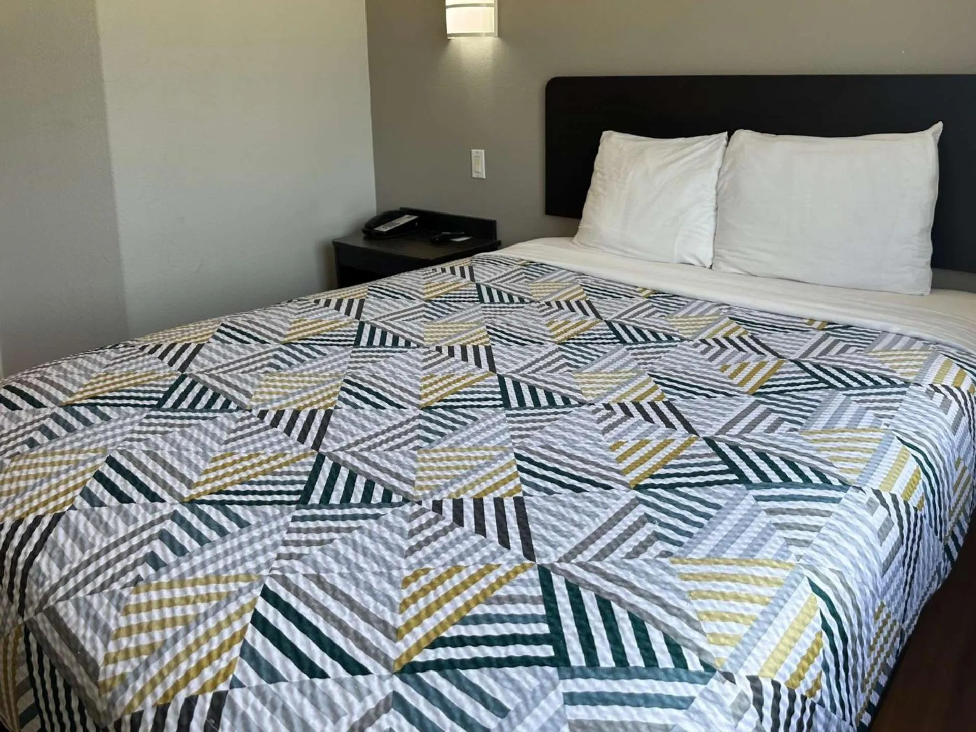 Bedroom, Bed in Motel 6-Mission, TX