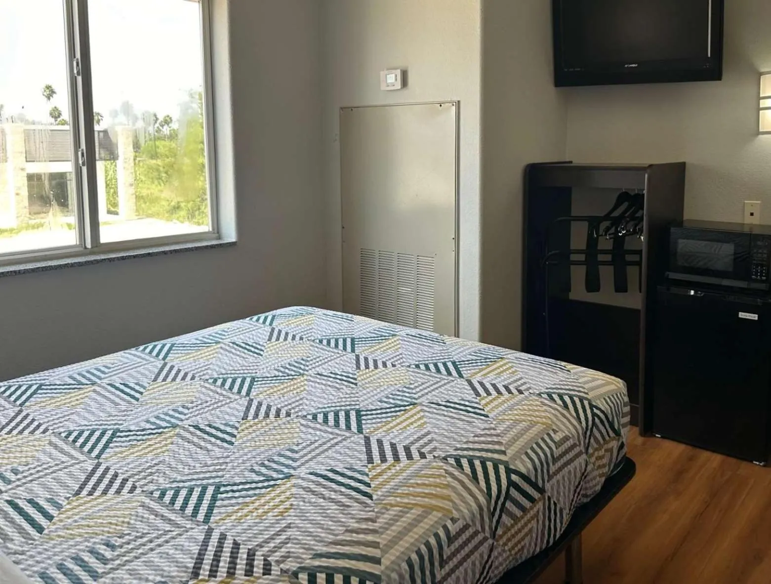 Bedroom, Bed in Motel 6-Mission, TX