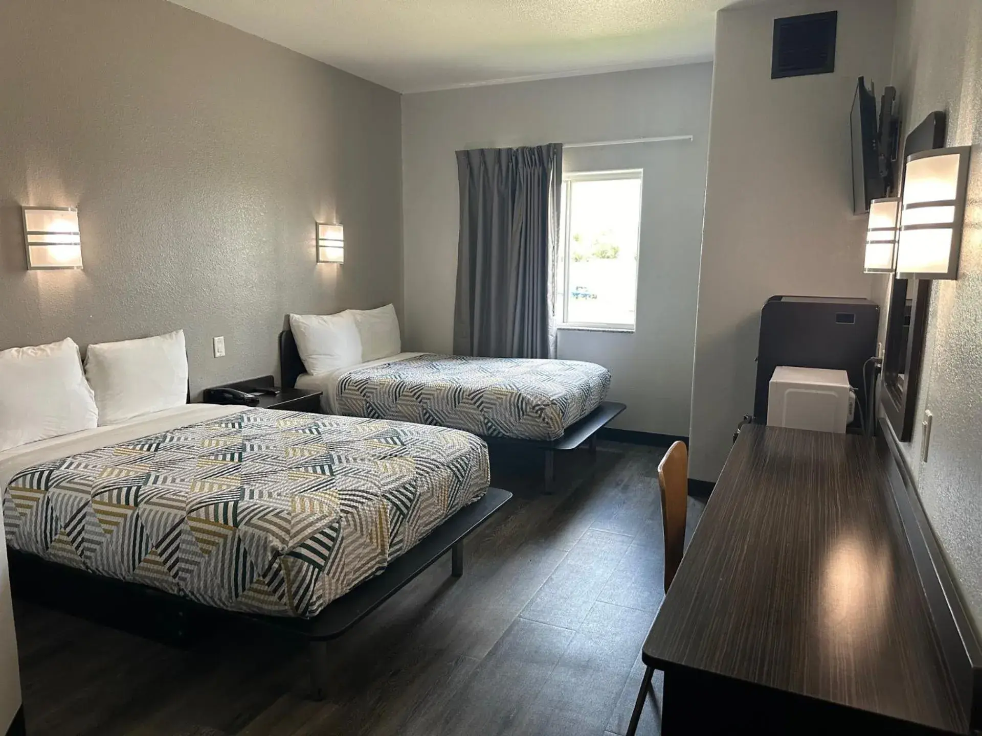 Quadruple Room - single occupancy - Disability Access - Non-Smoking in Motel 6-Mission, TX Quadruple Room - single occupancy - Disability Access - Non-Smoking in Motel 6-Mission, TX