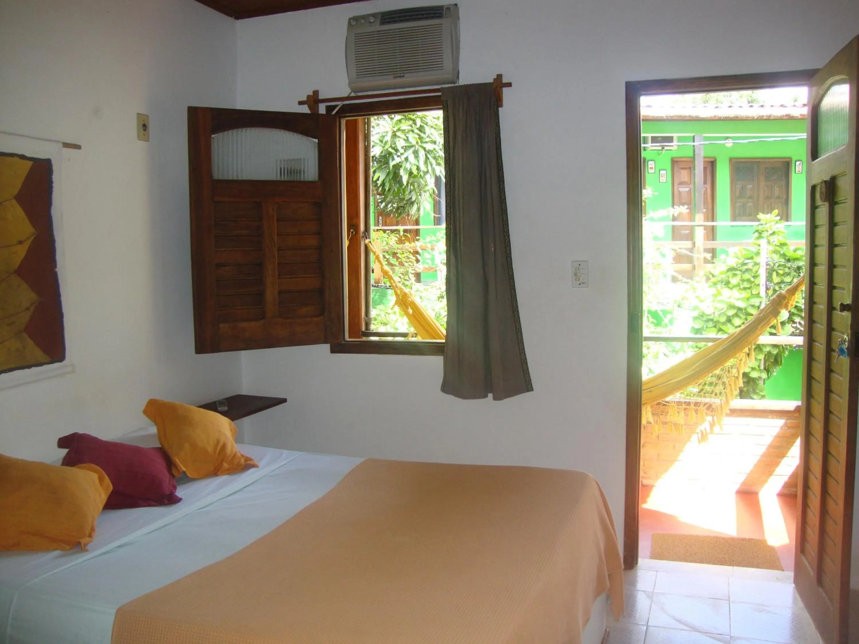 Photo of the whole room, Bed in Pousada Caravelas