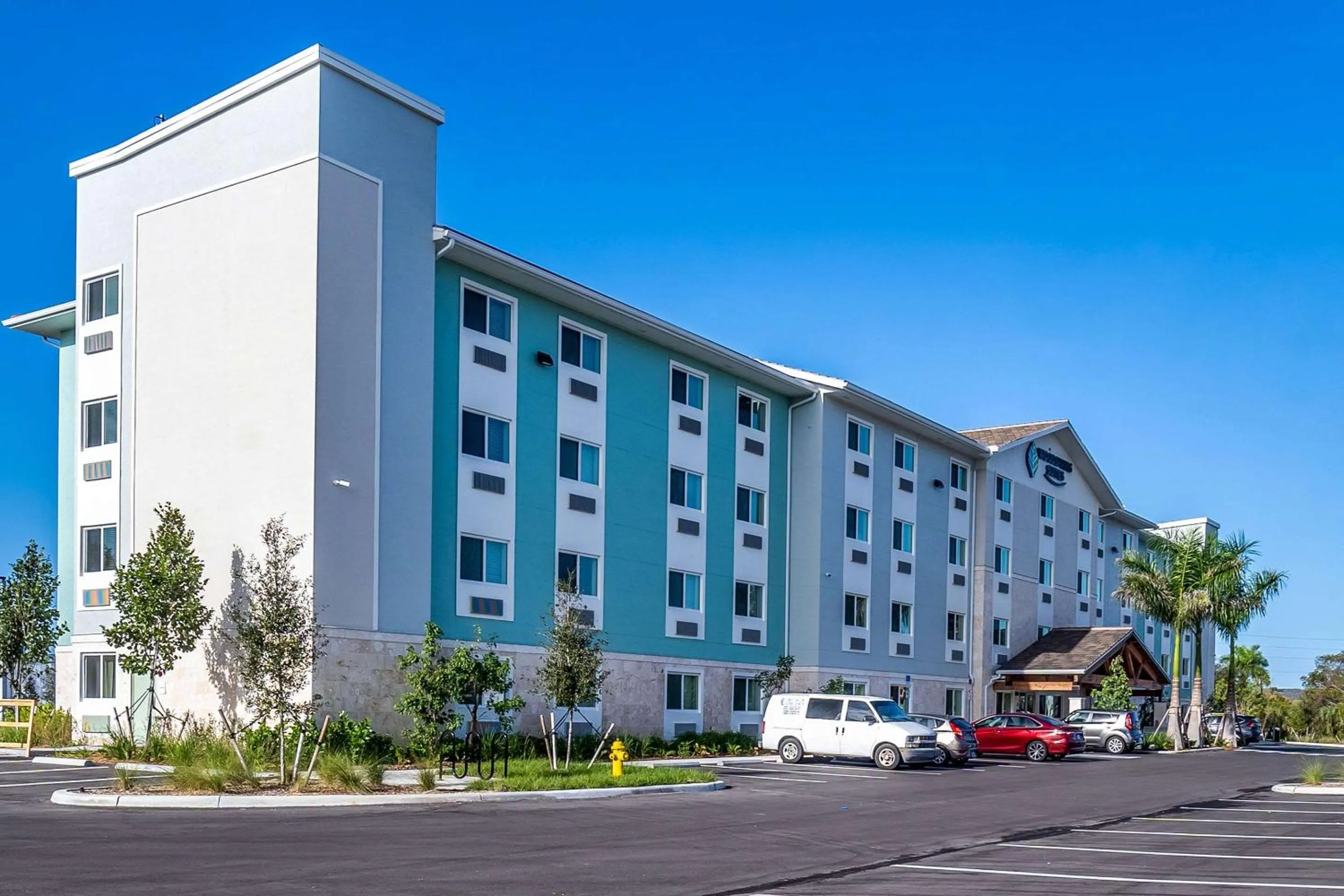 Property building in WoodSpring Suites Naples West