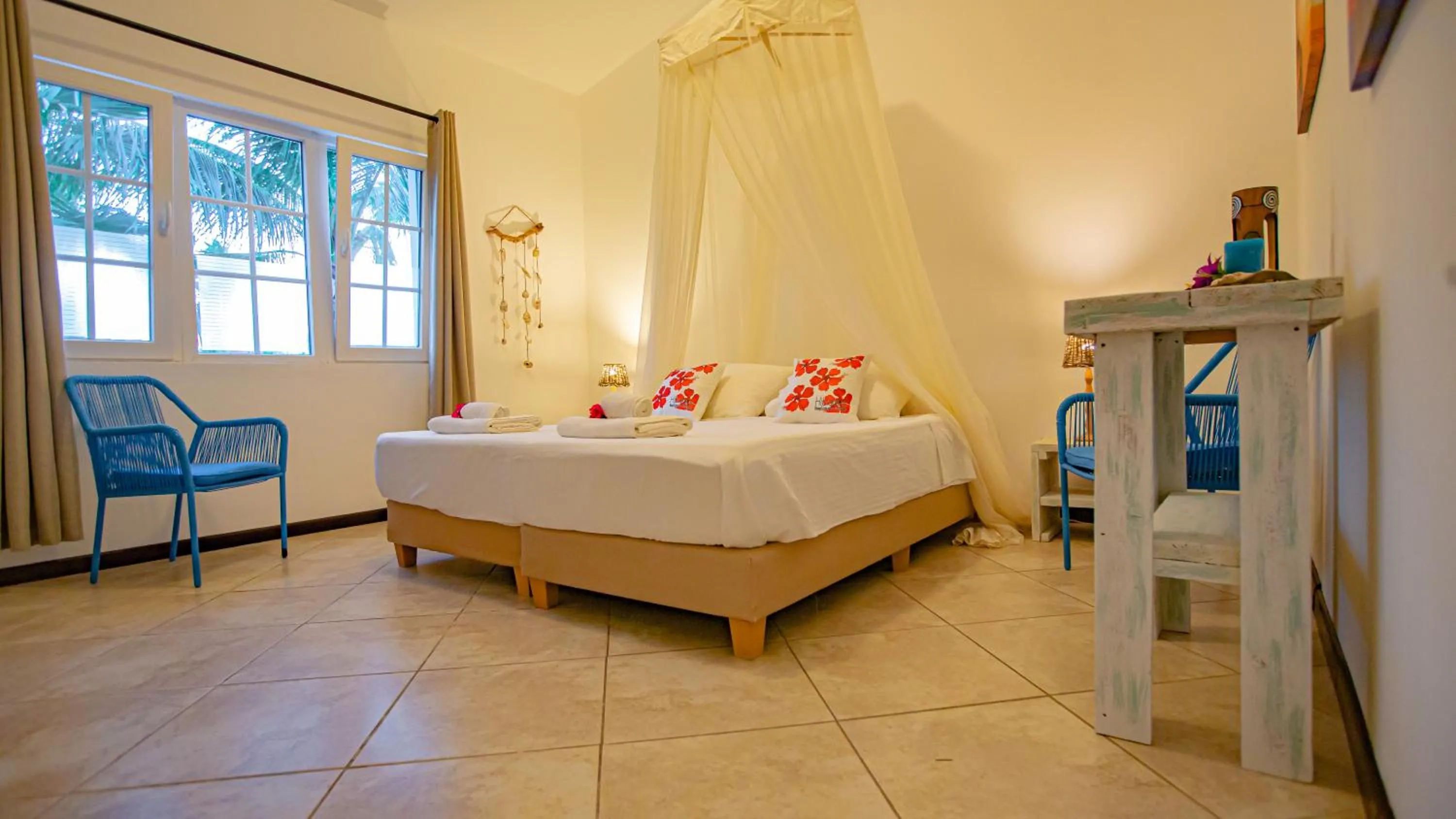 Bed in Hibiscus Beach House