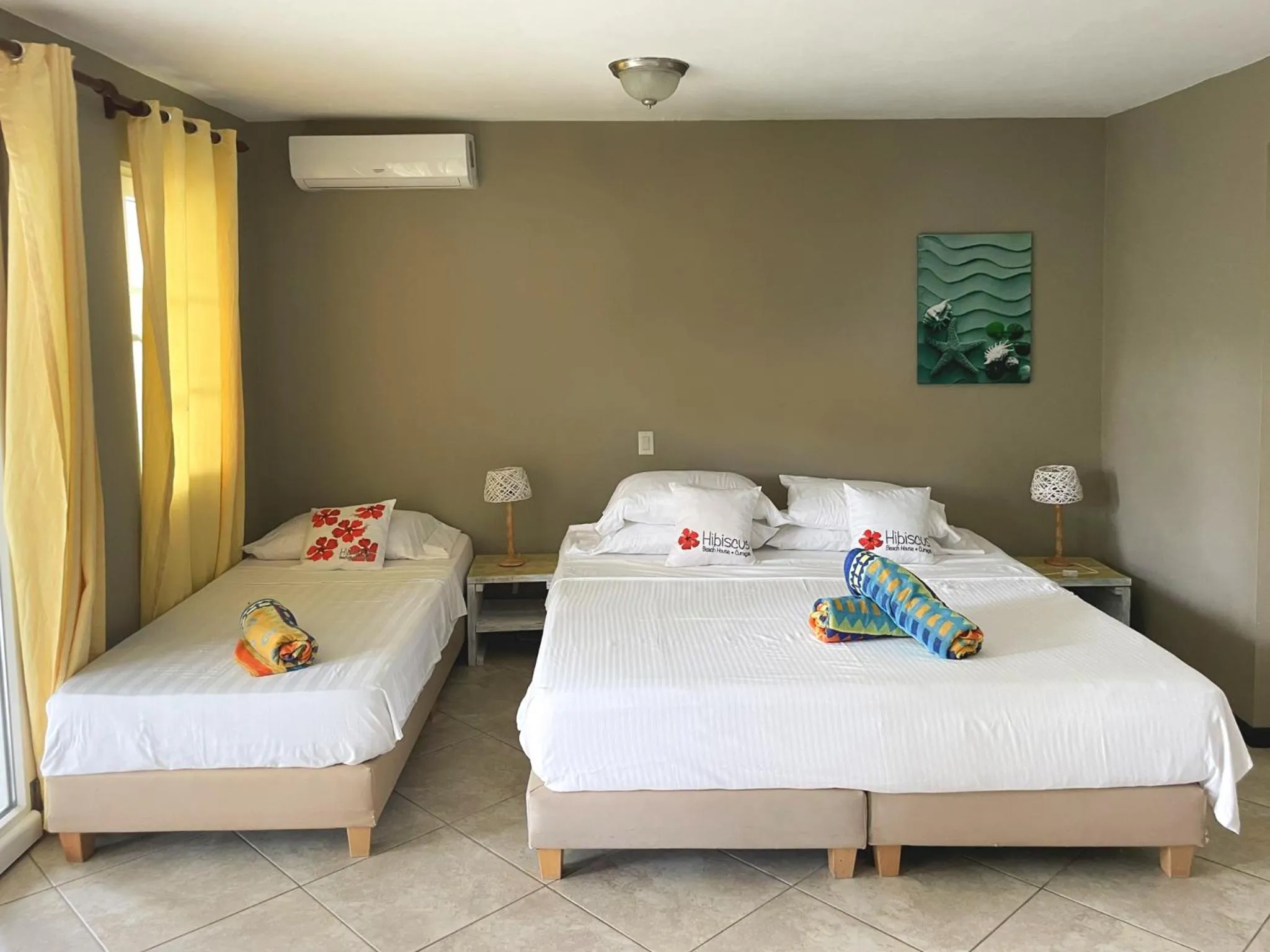 Bed in Hibiscus Beach House