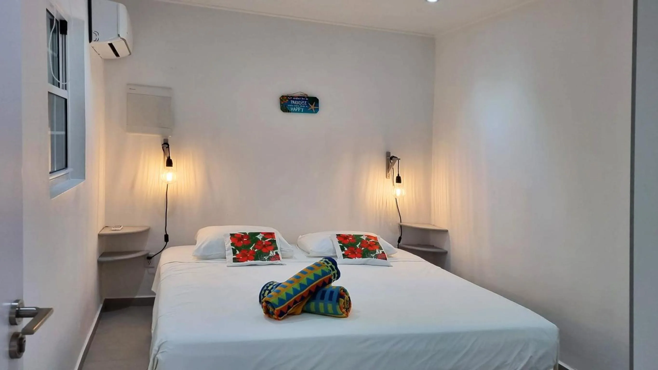 Bedroom, Bed in Hibiscus Beach House
