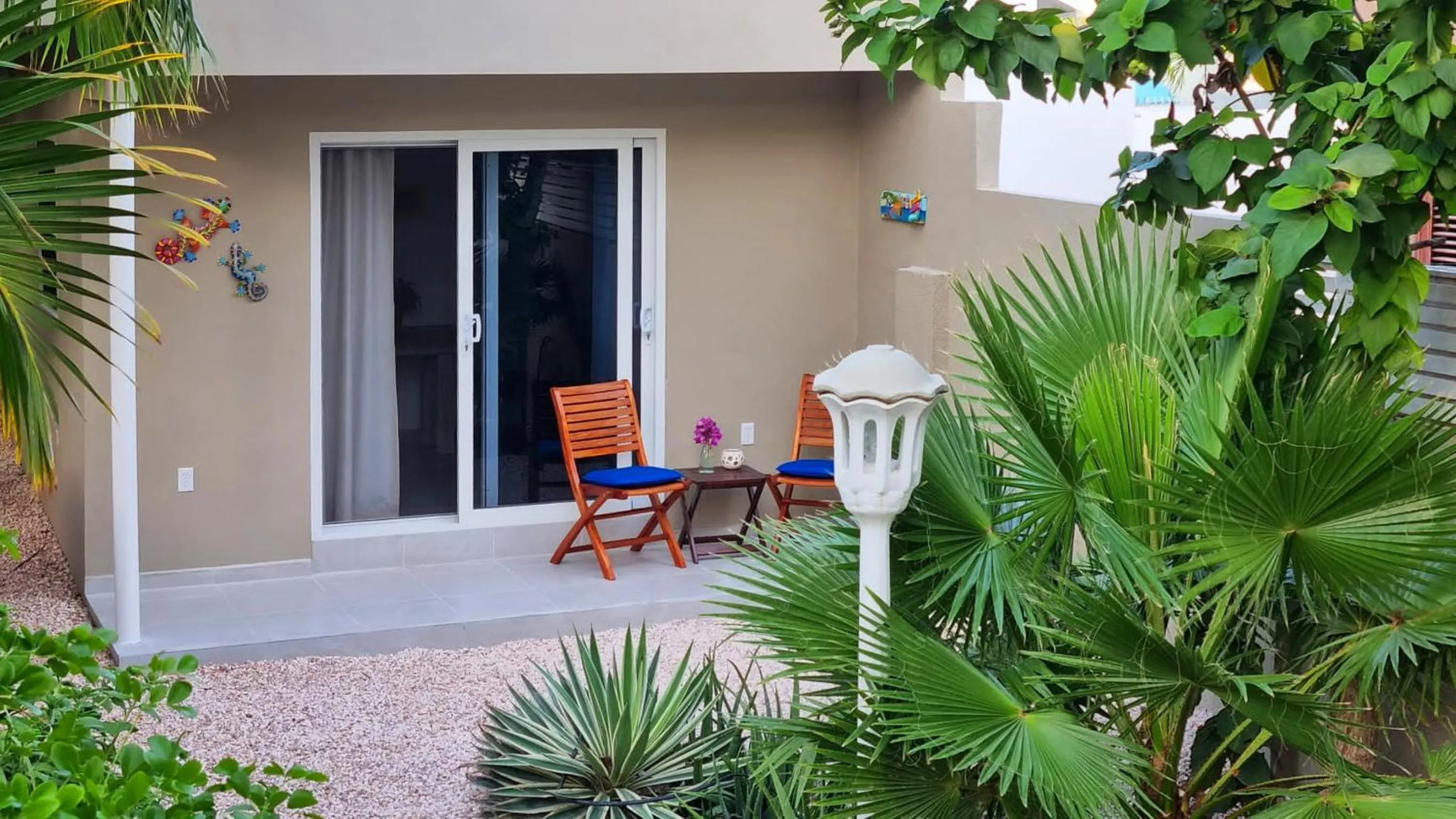 Facade/entrance in Hibiscus Beach House