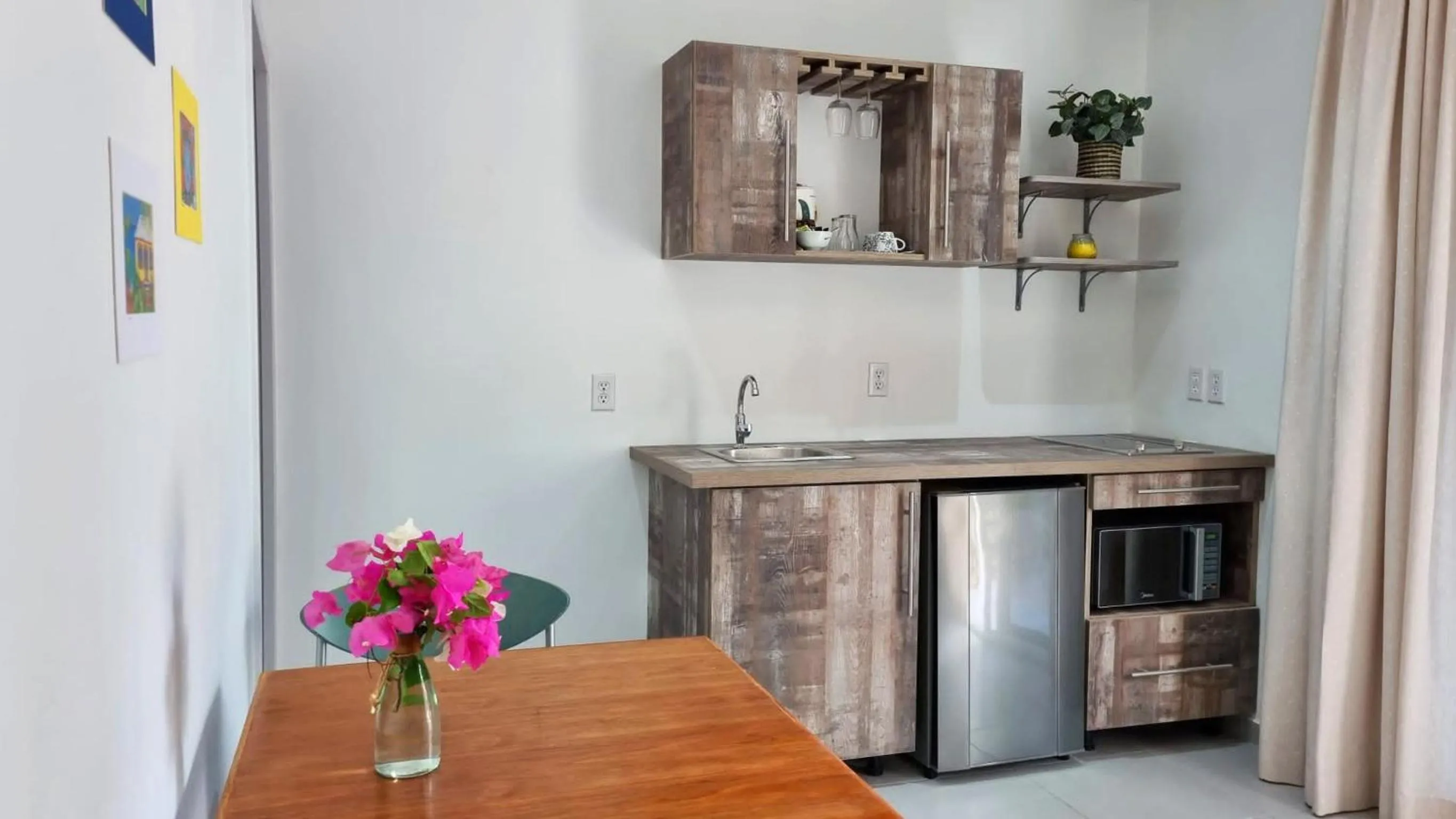 Kitchen or kitchenette in Hibiscus Beach House