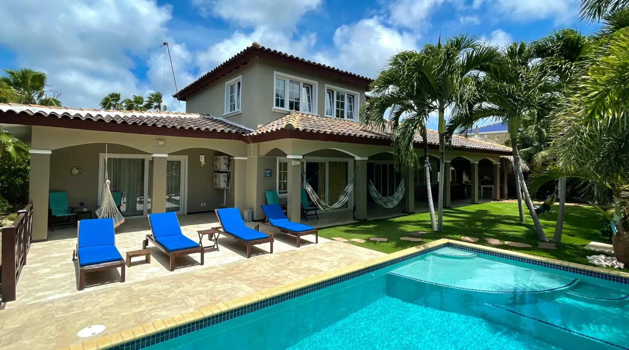 Property building in Hibiscus Beach House