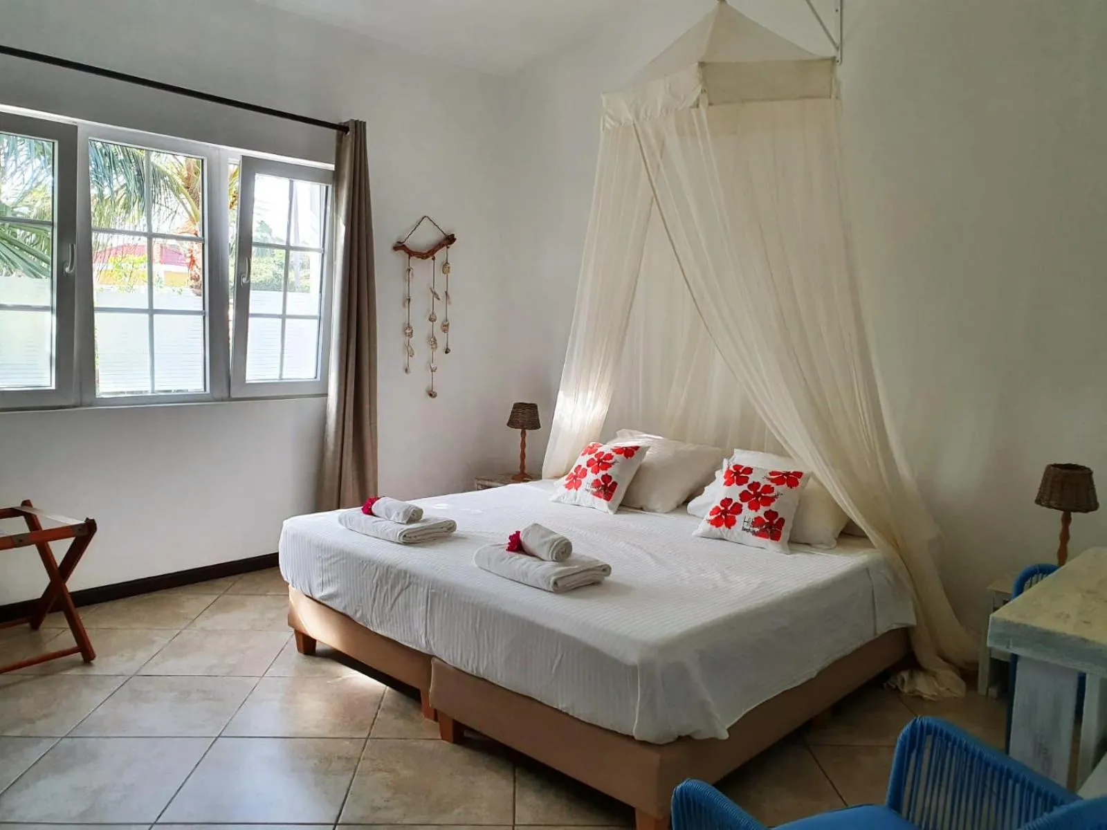 Bed in Hibiscus Beach House