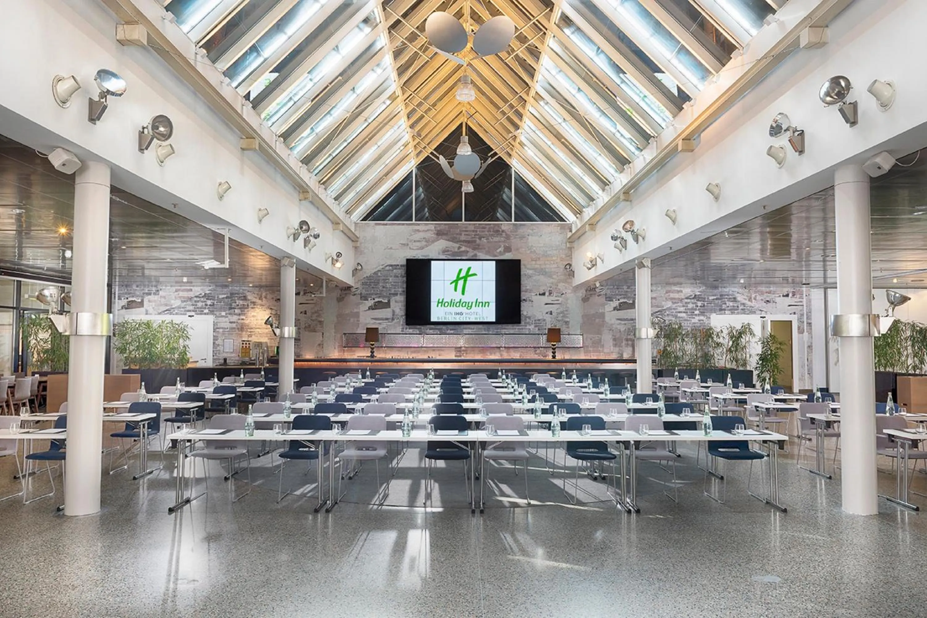 Meeting/conference room in Holiday Inn Berlin City-West by IHG