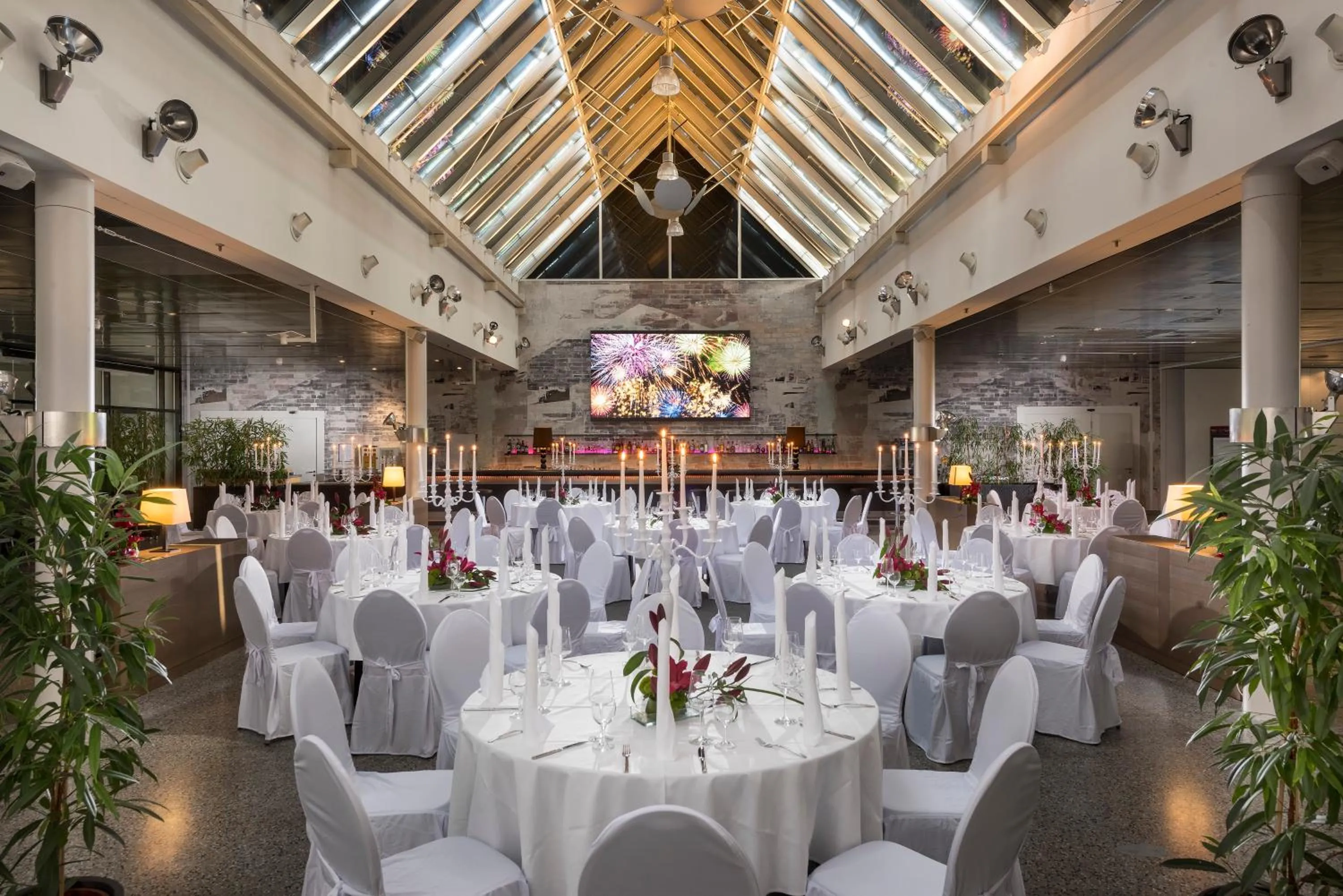 Lounge or bar in Holiday Inn Berlin City-West by IHG