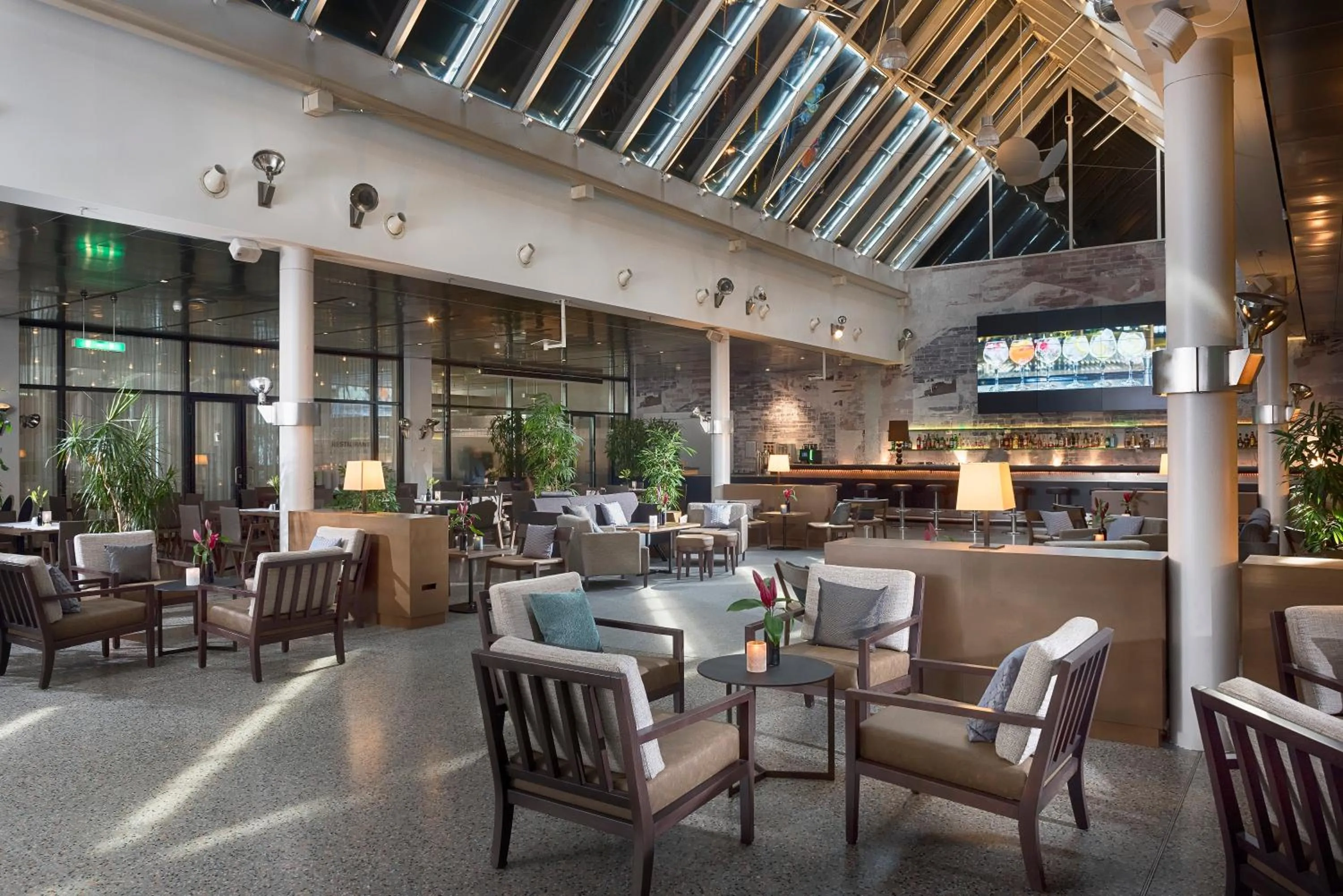 Lounge or bar in Holiday Inn Berlin City-West by IHG