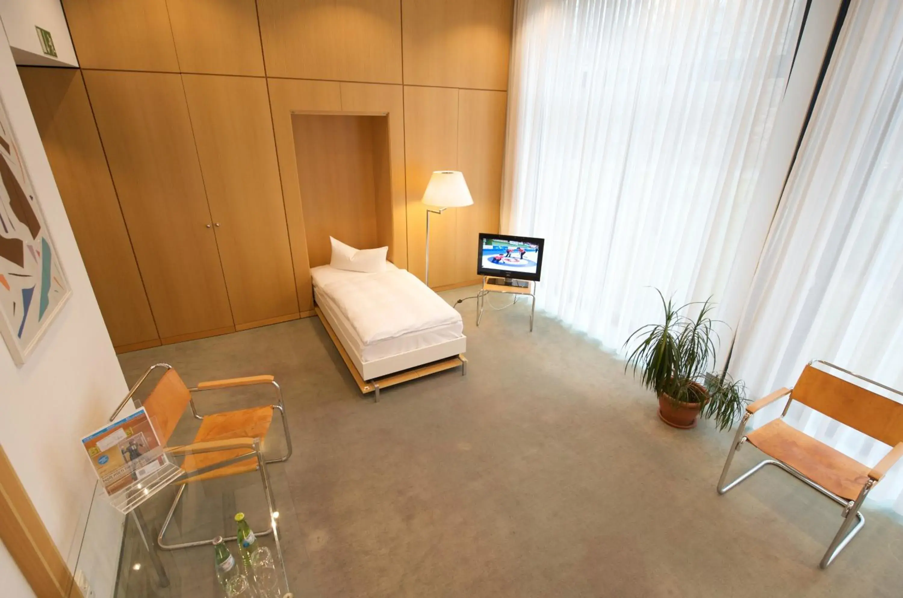 Standard Double Room - Disability Access in Holiday Inn Berlin City-West by IHG Standard Double Room - Disability Access in Holiday Inn Berlin City-West by IHG