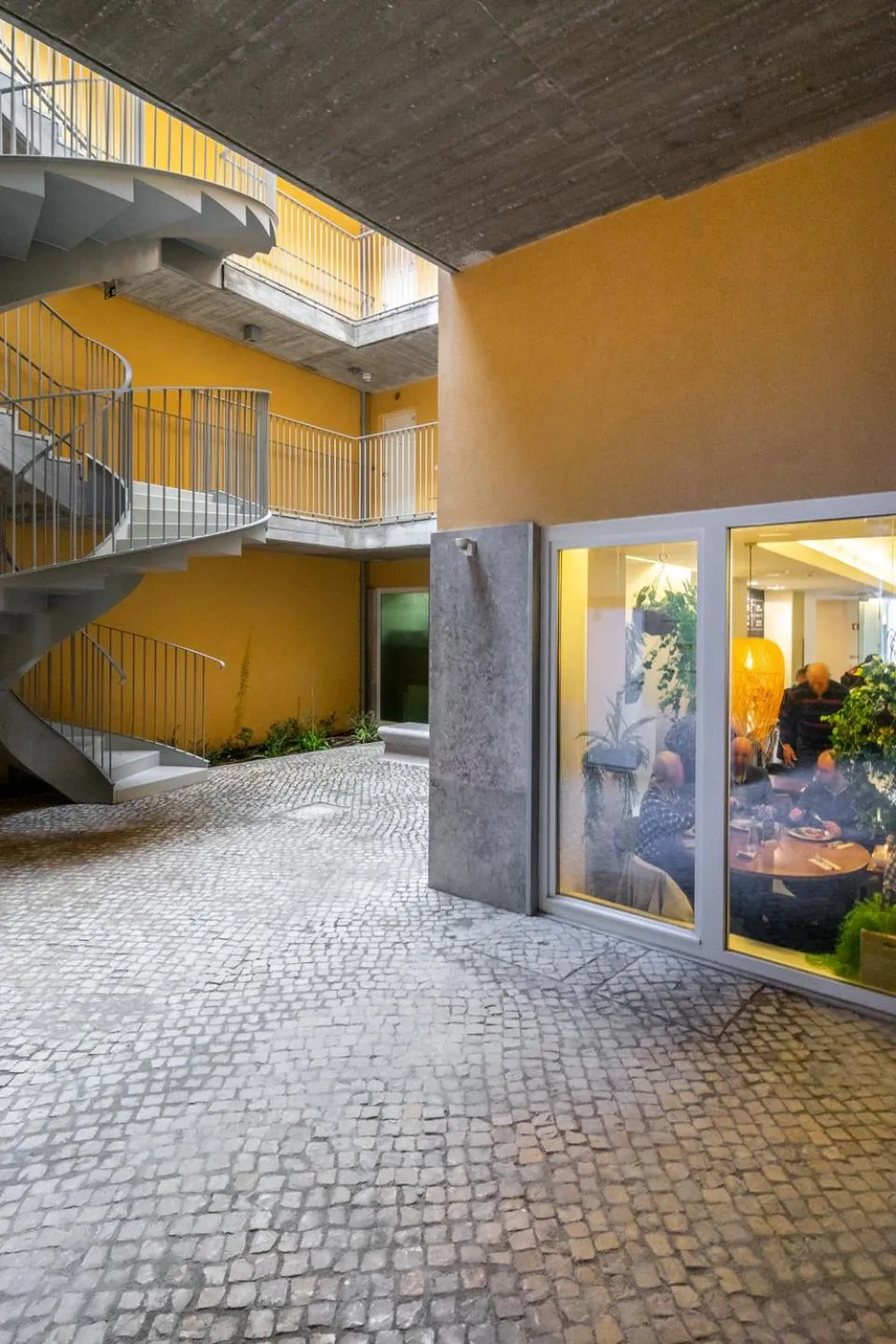 WHome | LS48 Prime Location Upscale Family Apartment