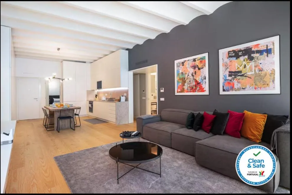 WHome | LS48 Prime Location Upscale Family Apartment