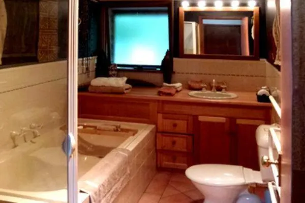 Bathroom in Birdwing Bed and Breakfast Weegena