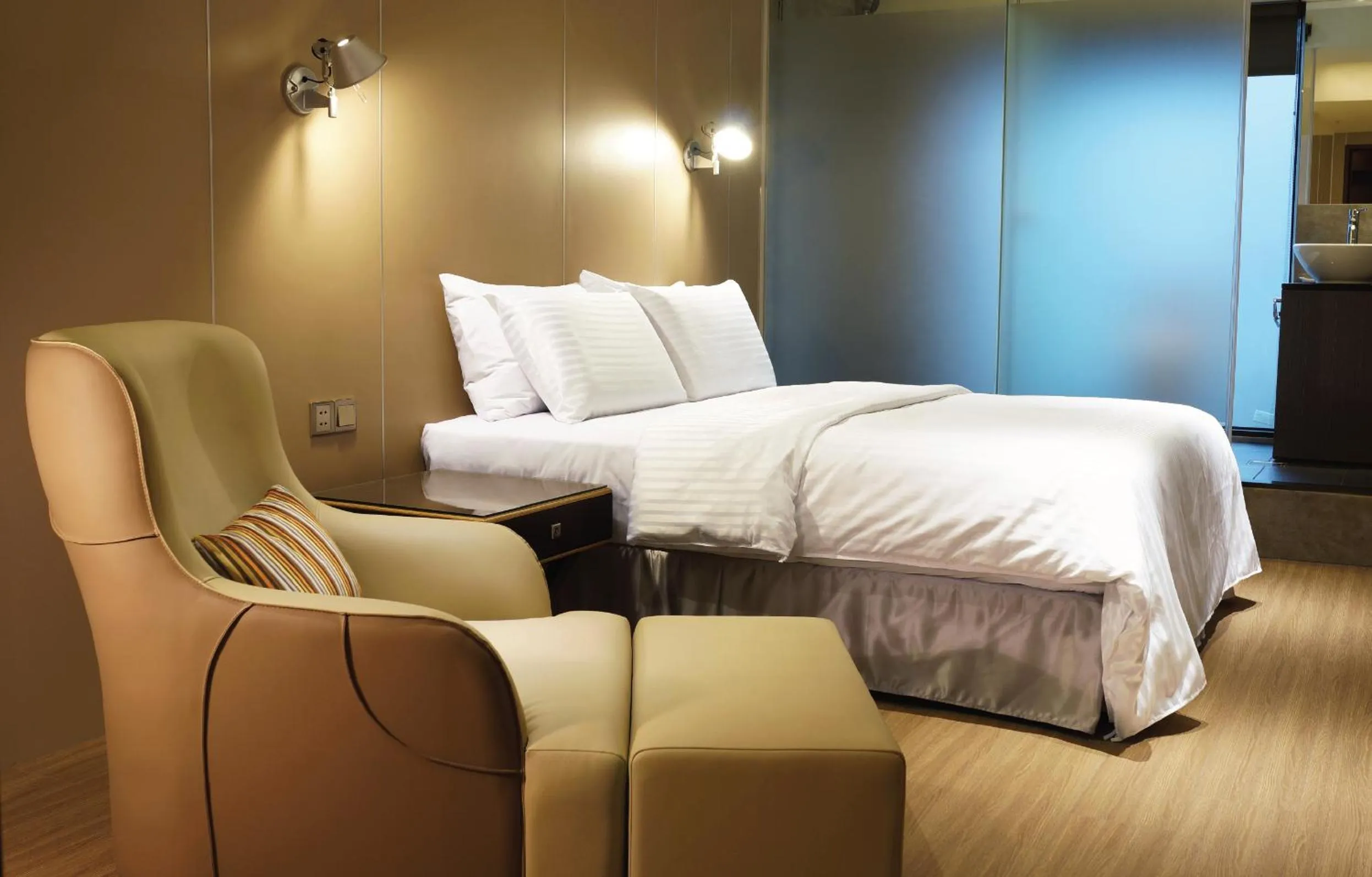 Property building, Bed in Hotel Relax I