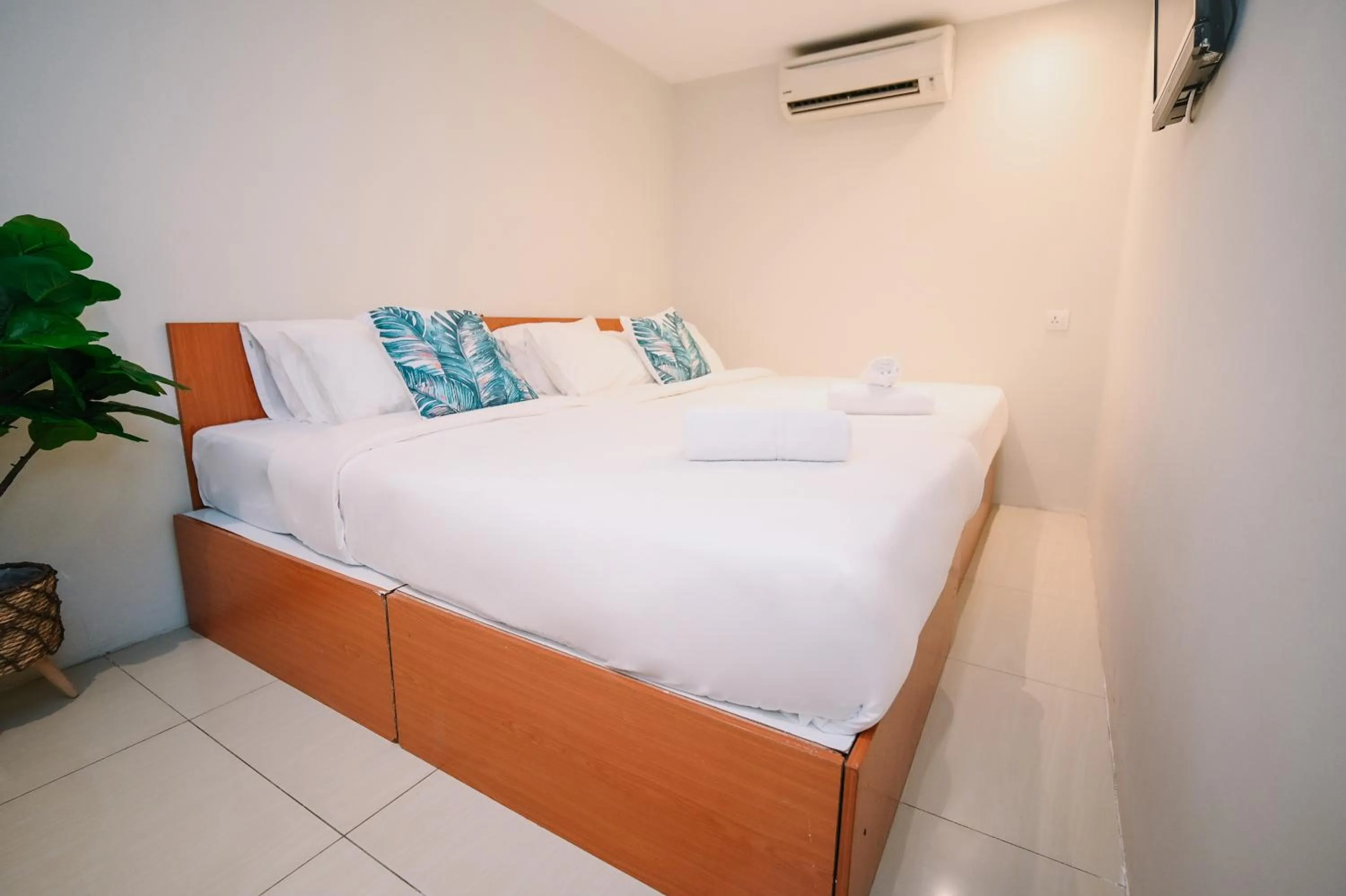 Bed in Swing & Pillows - KL Pekeliling formerly known as Swiss Cottage Hotel