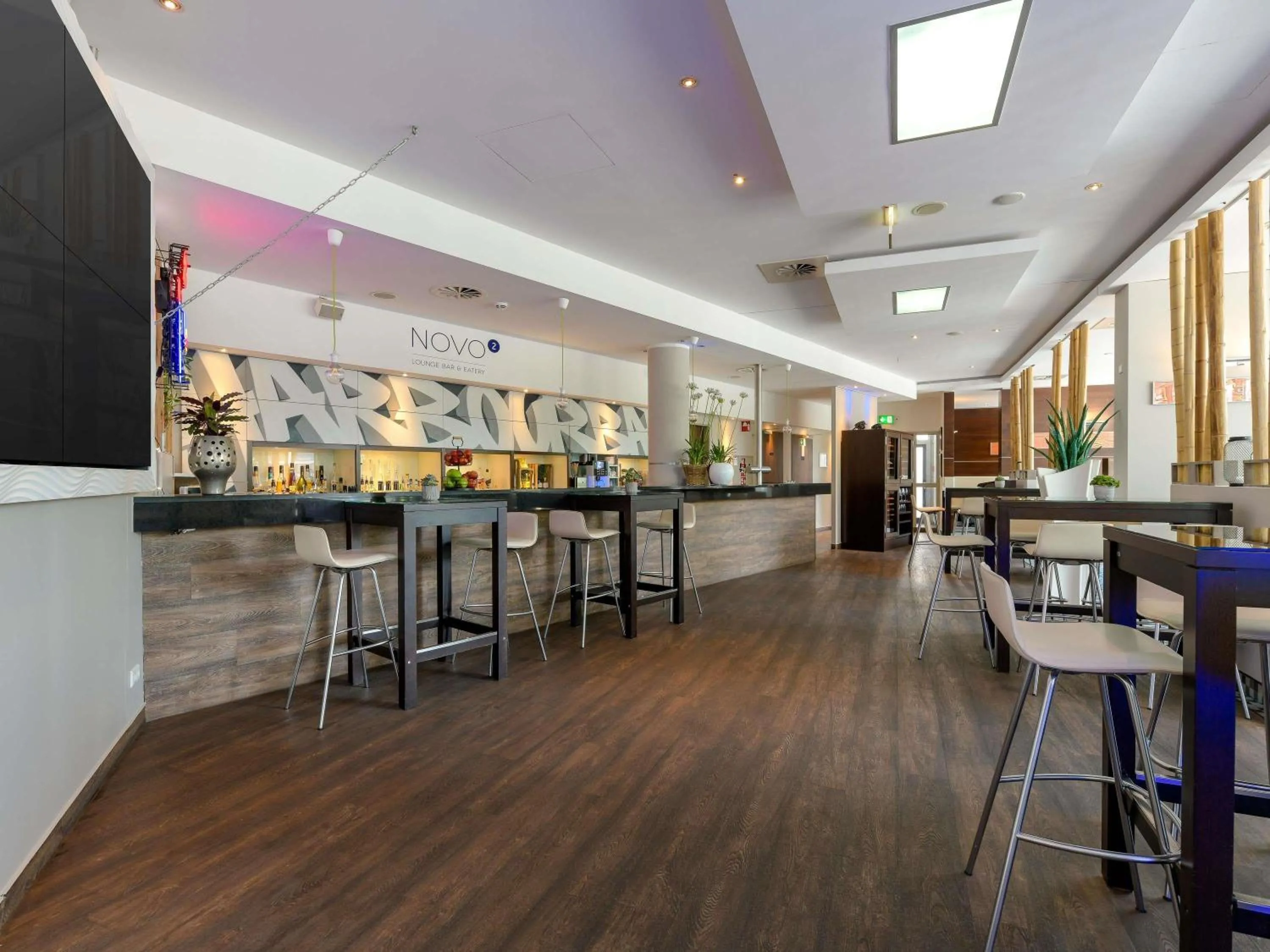 Lounge or bar in Novotel Köln City