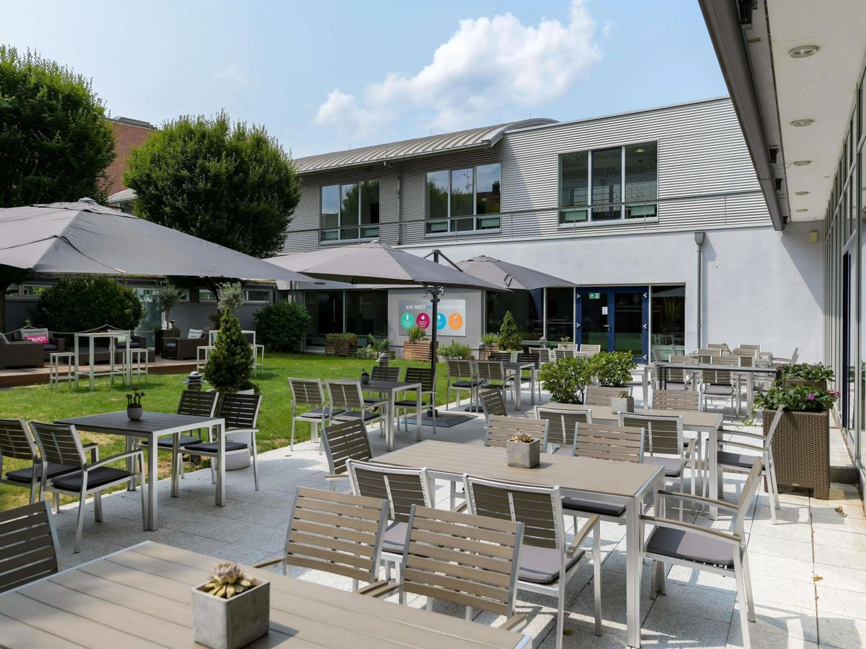 Restaurant/places to eat in Novotel Köln City