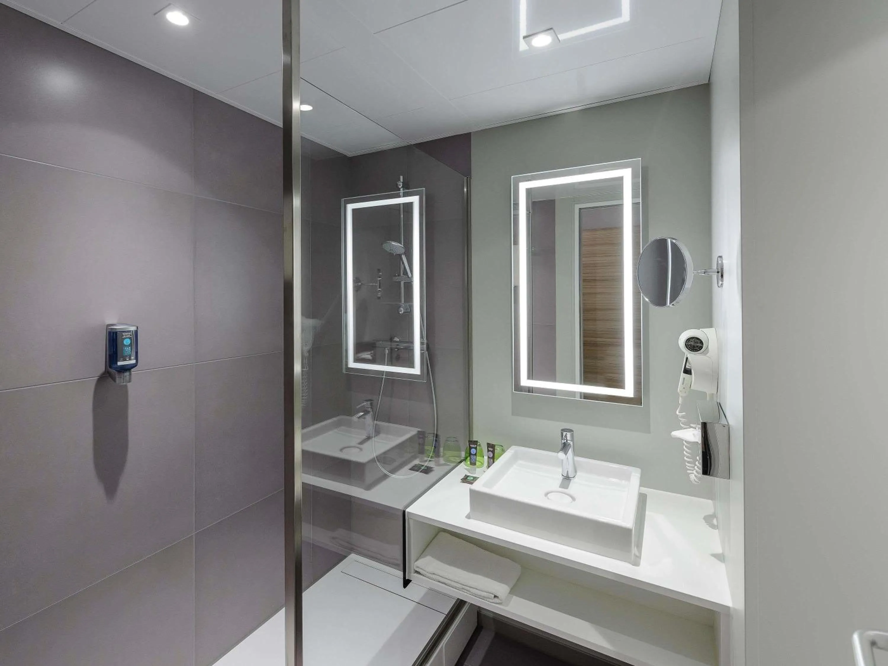 Bedroom in Novotel Köln City