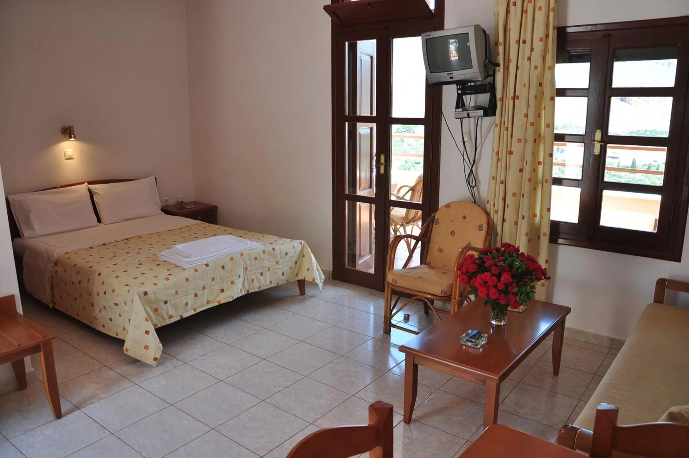 Shower, Bed in Kato Zakros Palace Apartments