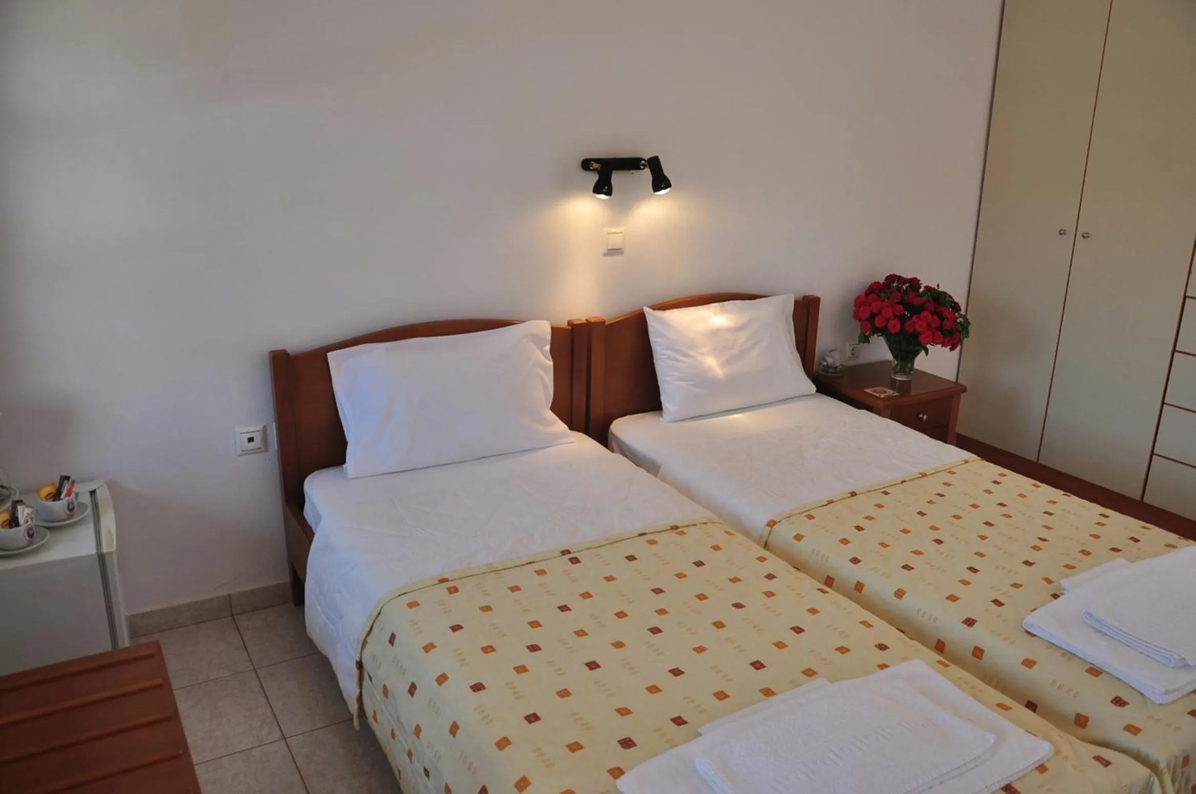 Shower, Bed in Kato Zakros Palace Apartments