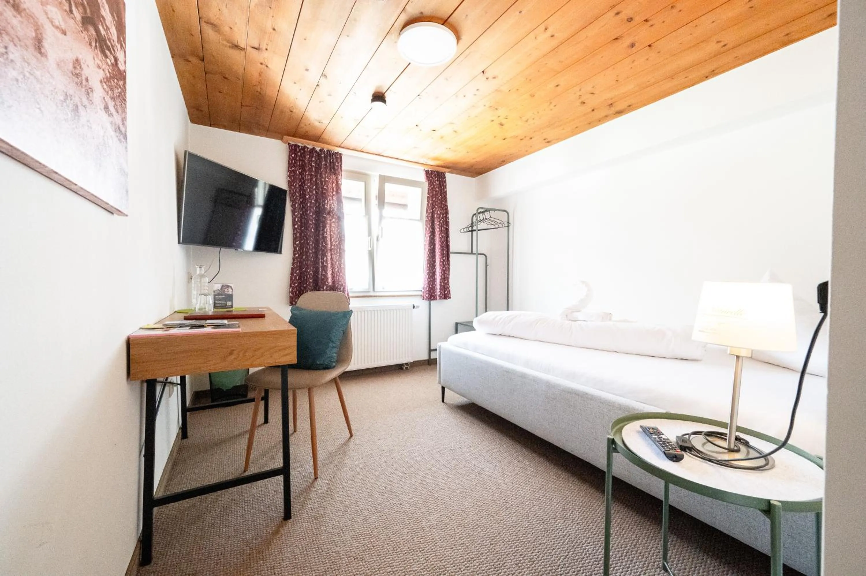 Photo of the whole room, Bed in Gasthaus Rössle