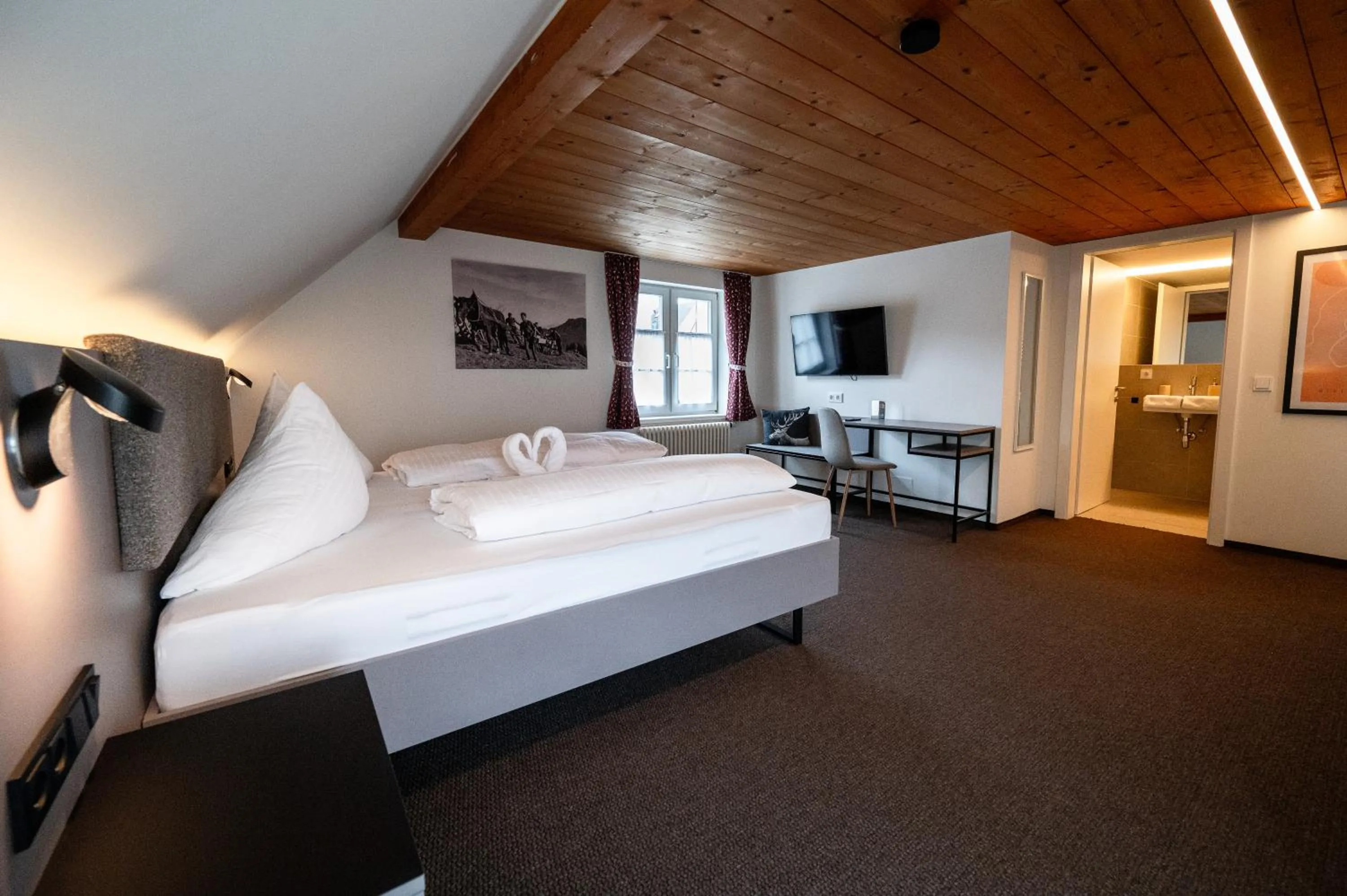 Photo of the whole room, Bed in Gasthaus Rössle