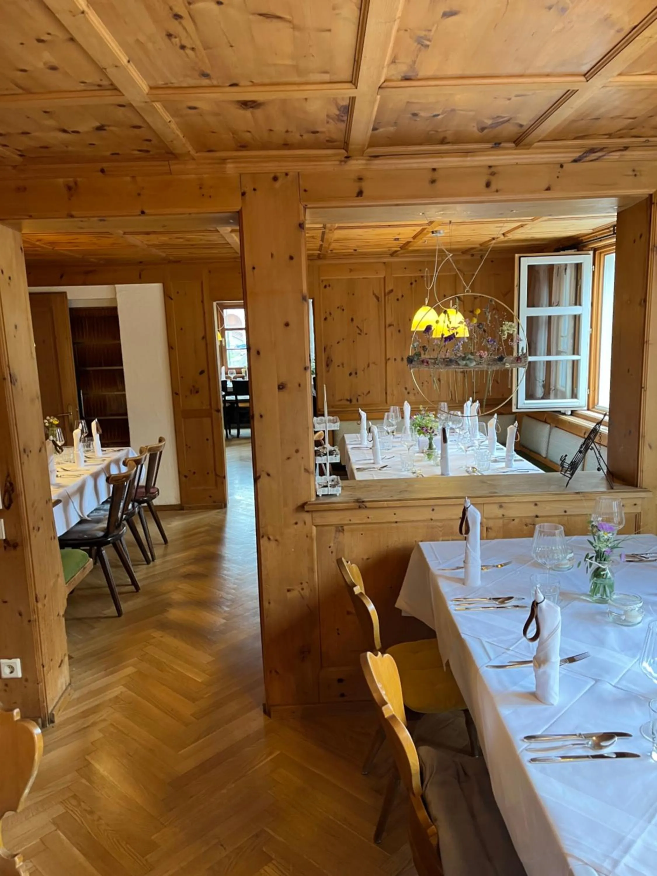 Restaurant/places to eat in Gasthaus Rössle