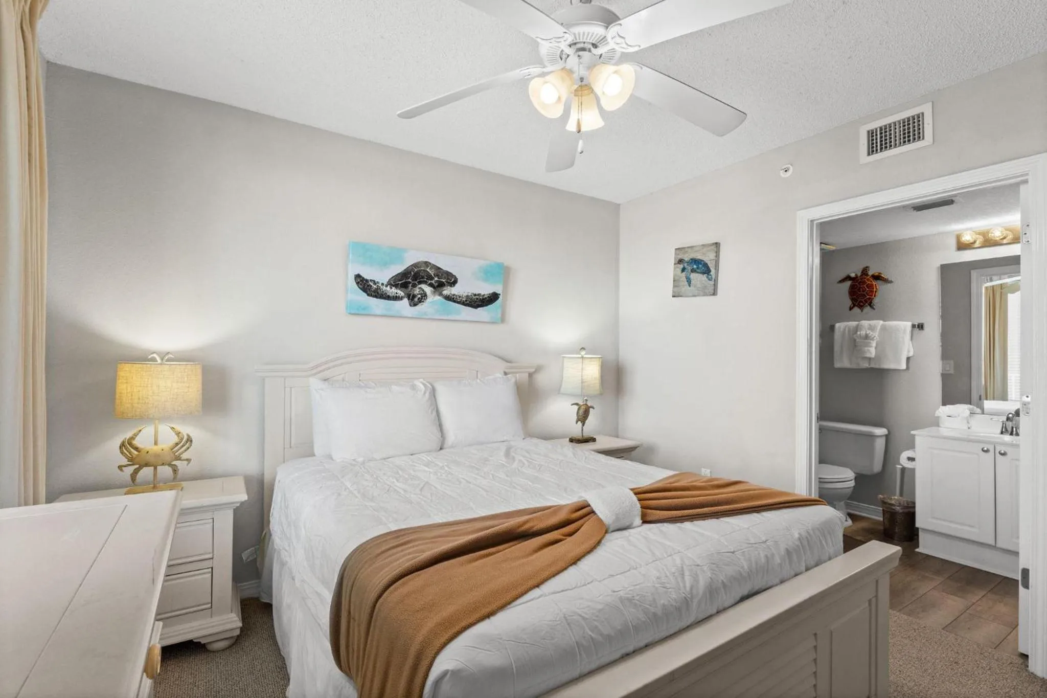 Bed in Island Princess 409 - High Tide Hideaway