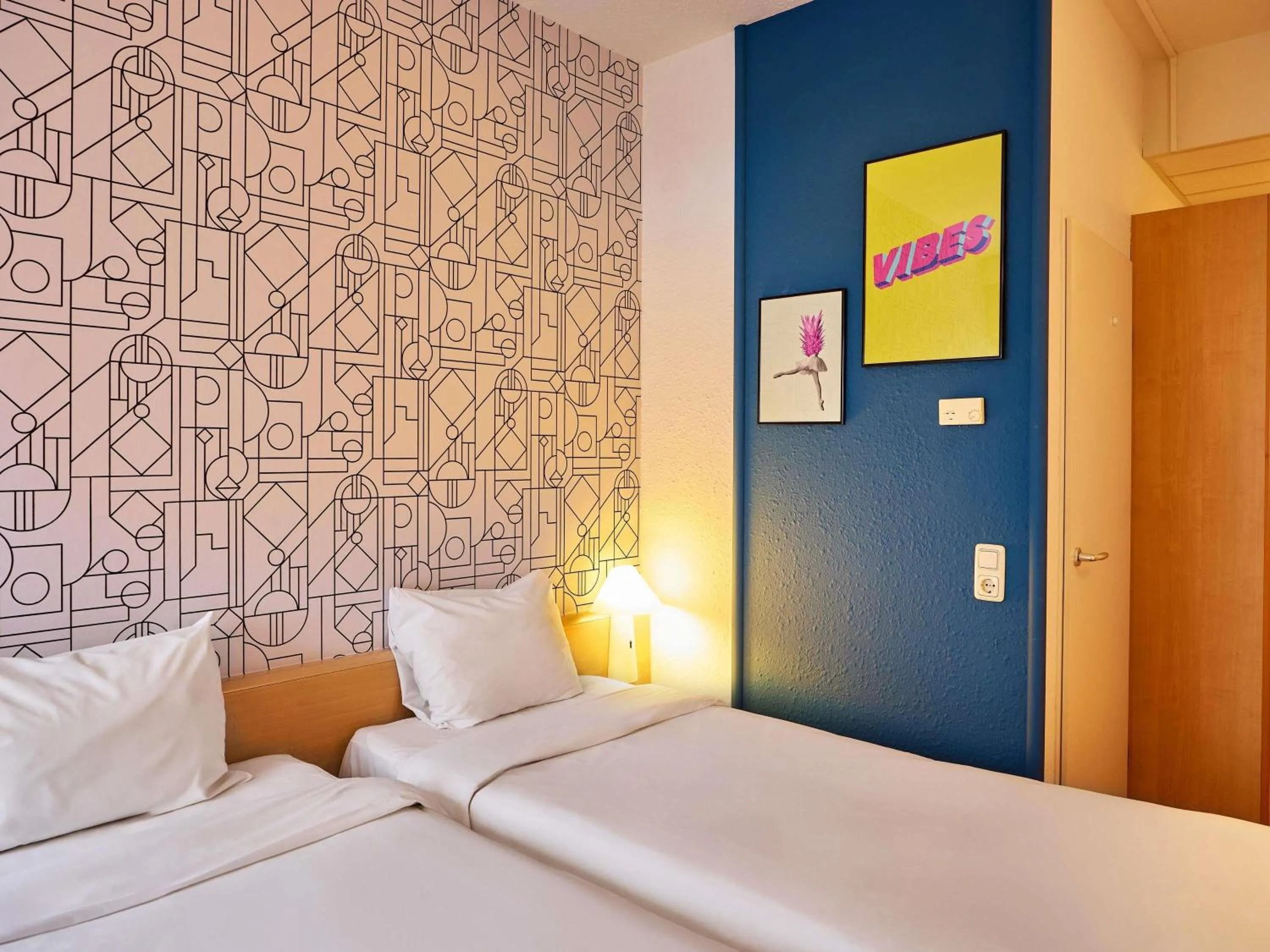Bedroom, Bed in ibis Hotel Düsseldorf Hauptbahnhof