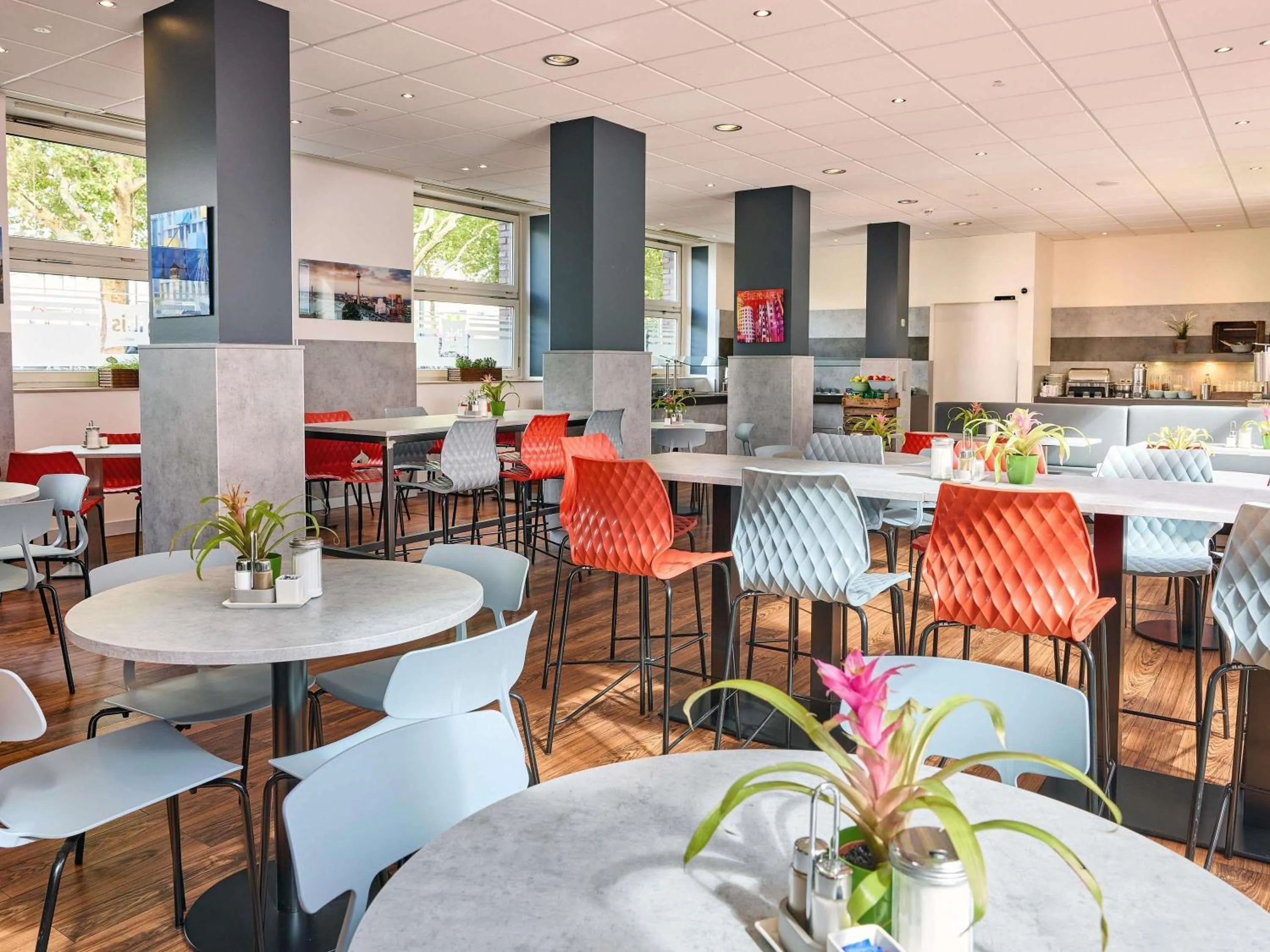 Property building in ibis Hotel Düsseldorf Hauptbahnhof