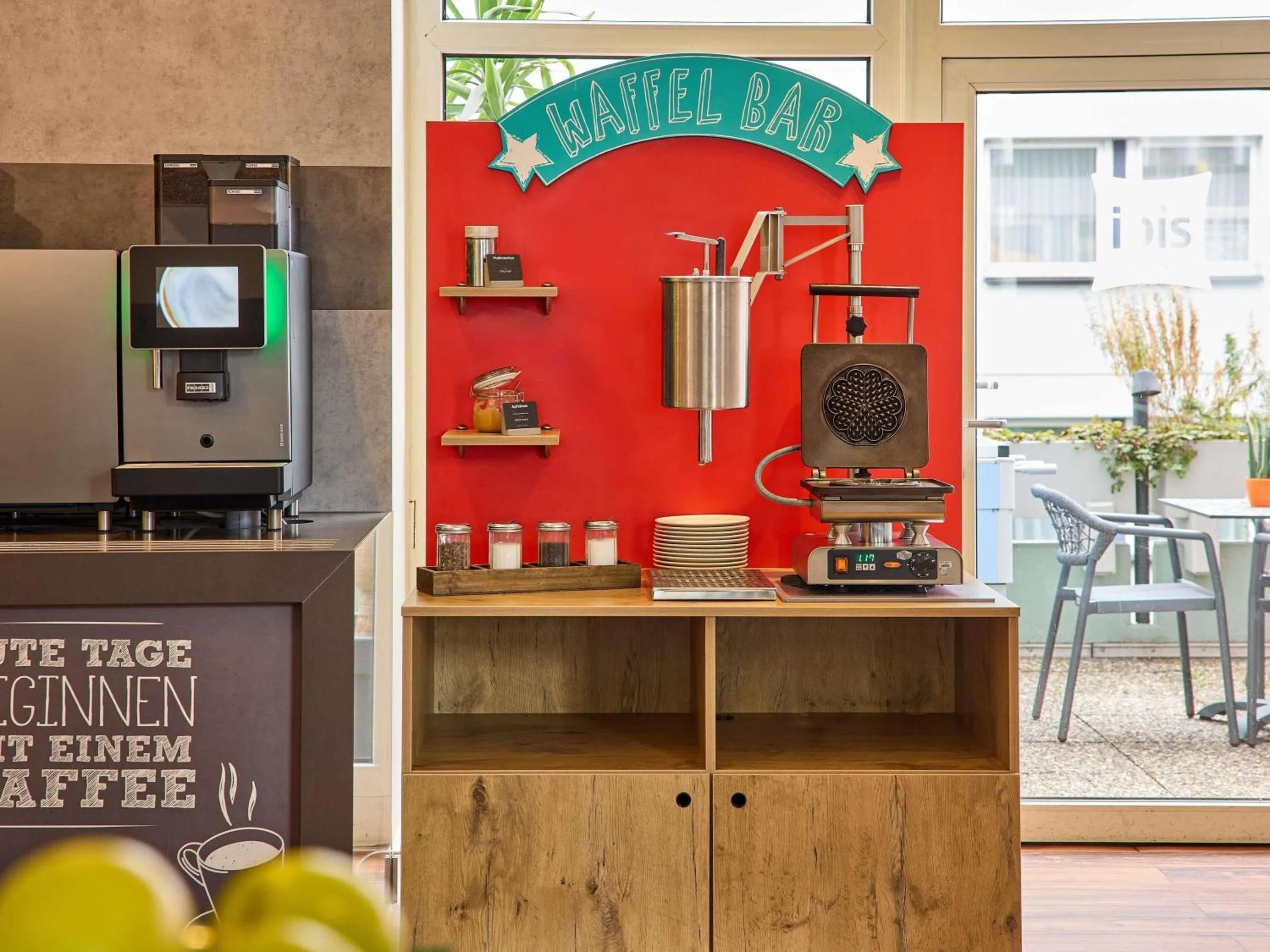 Property building in ibis Hotel Düsseldorf Hauptbahnhof