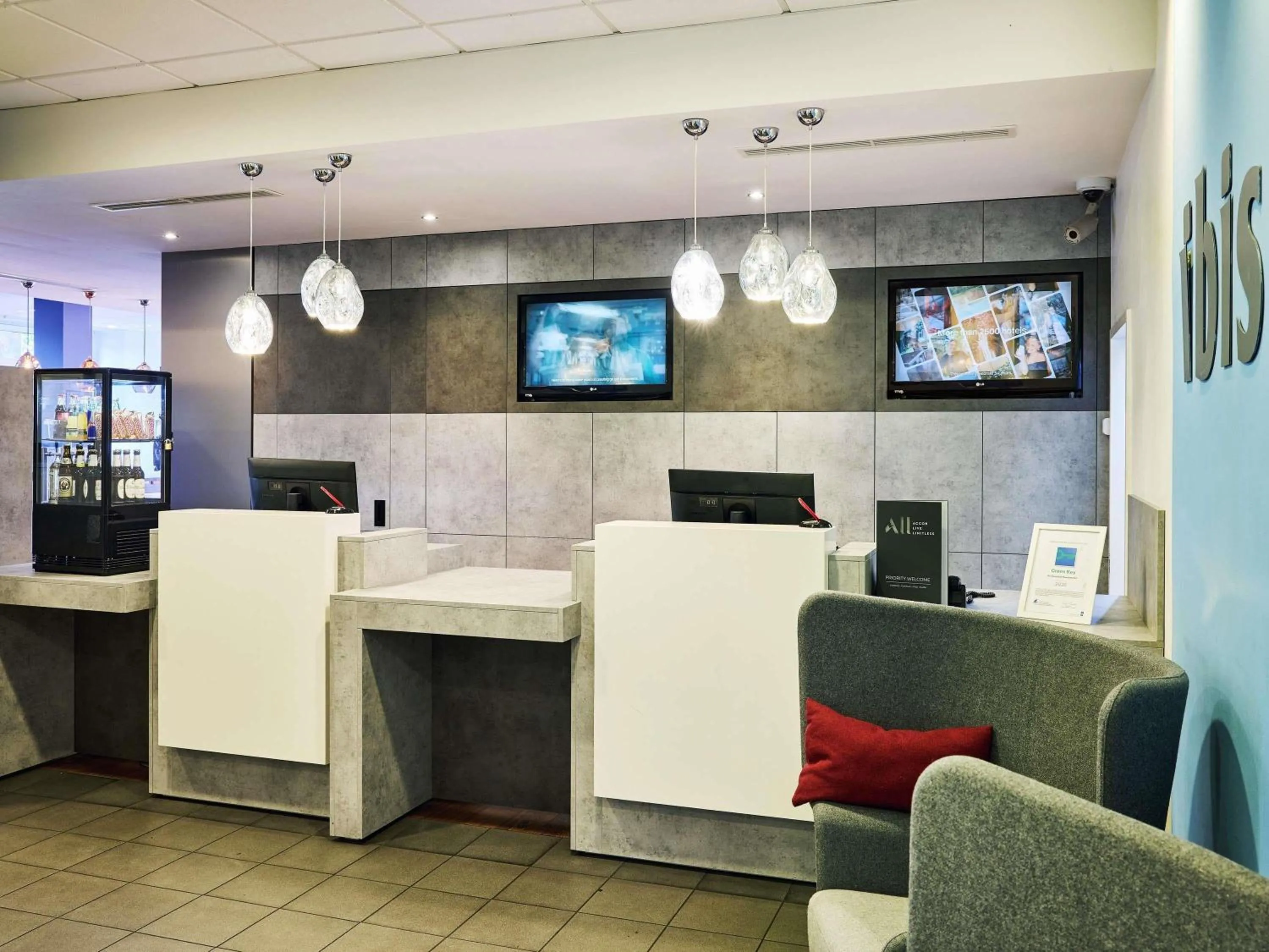 Property building in ibis Hotel Düsseldorf Hauptbahnhof