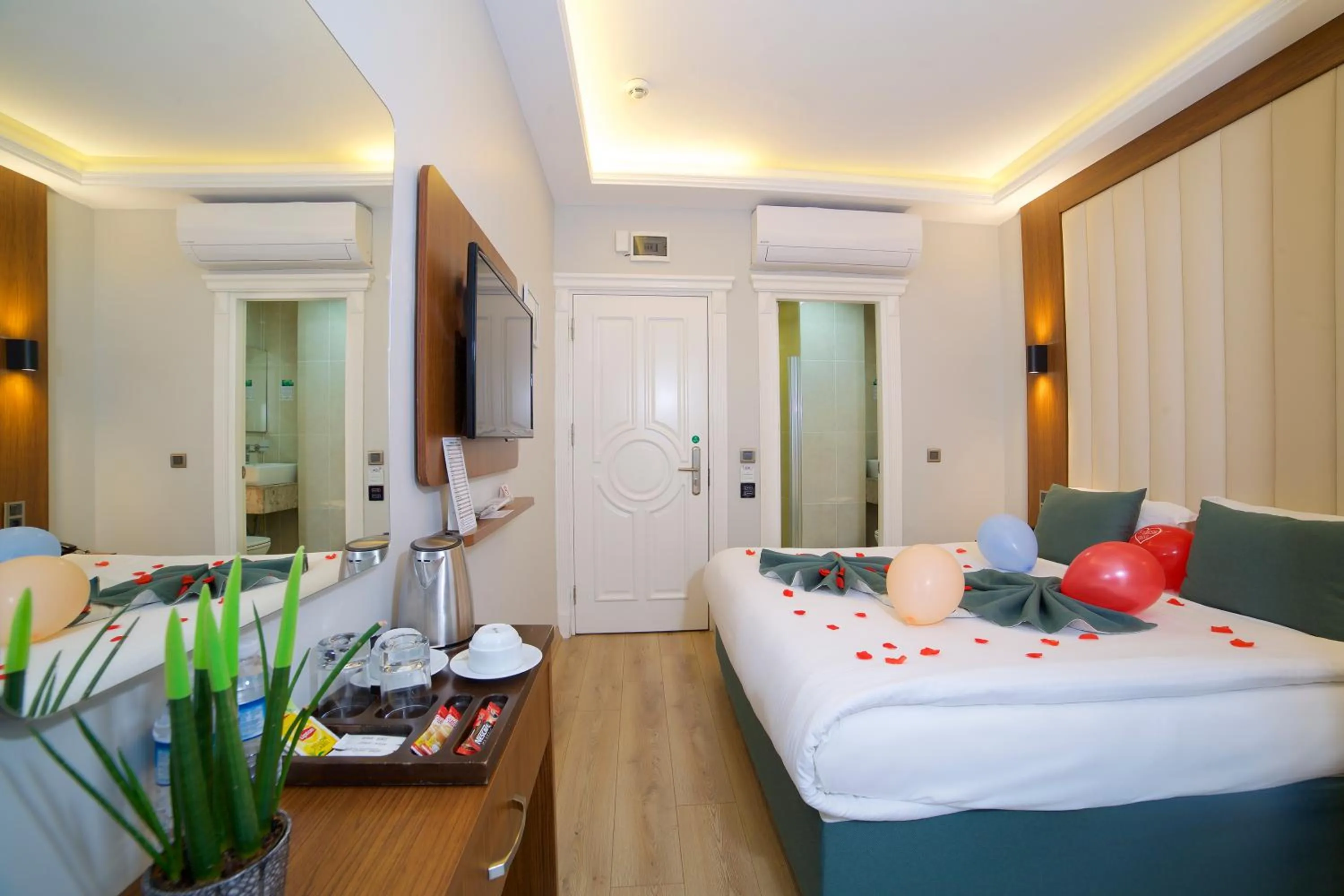 Photo of the whole room, Bed in Hotel Black Tulip