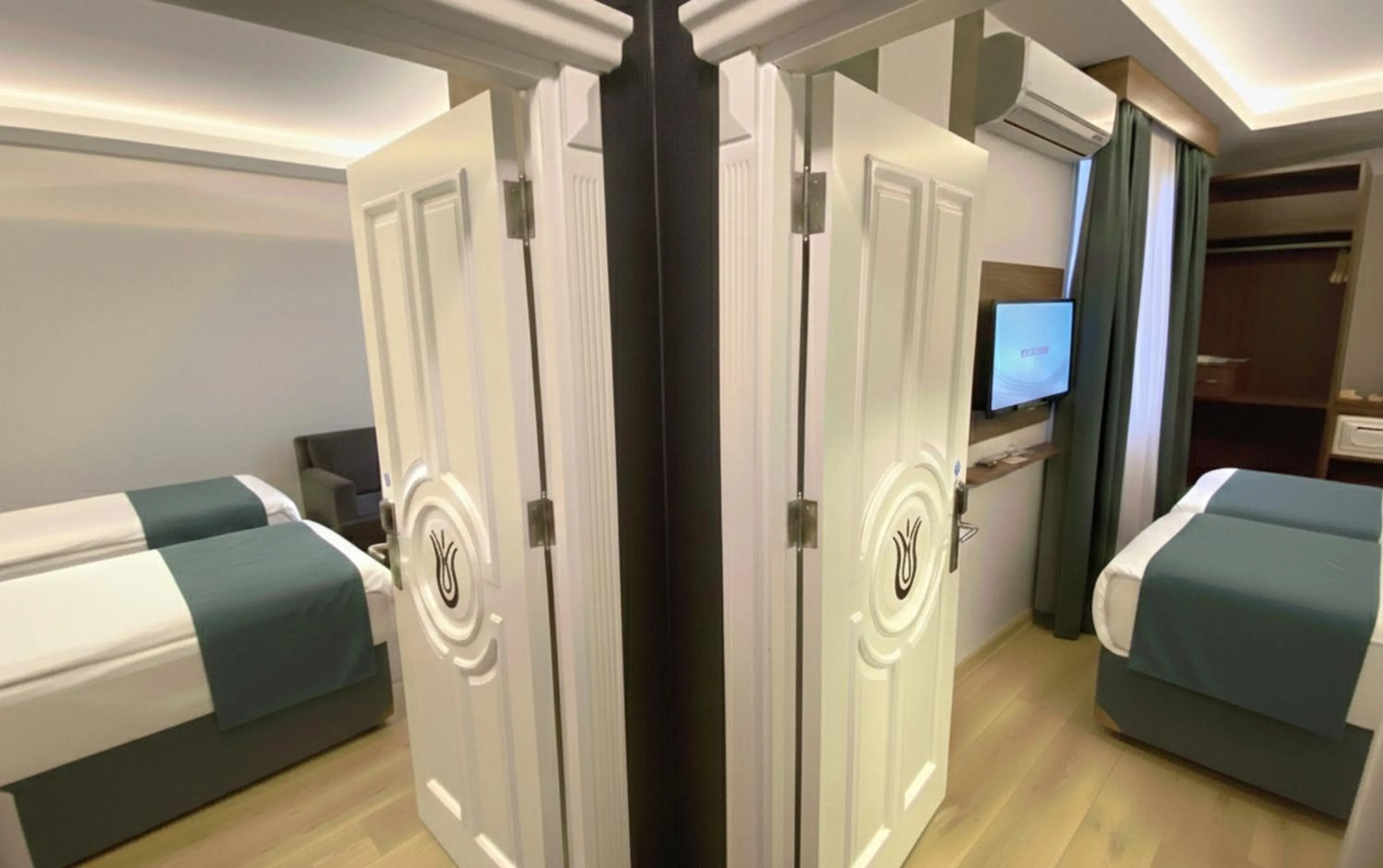 Photo of the whole room, Bed in Hotel Black Tulip