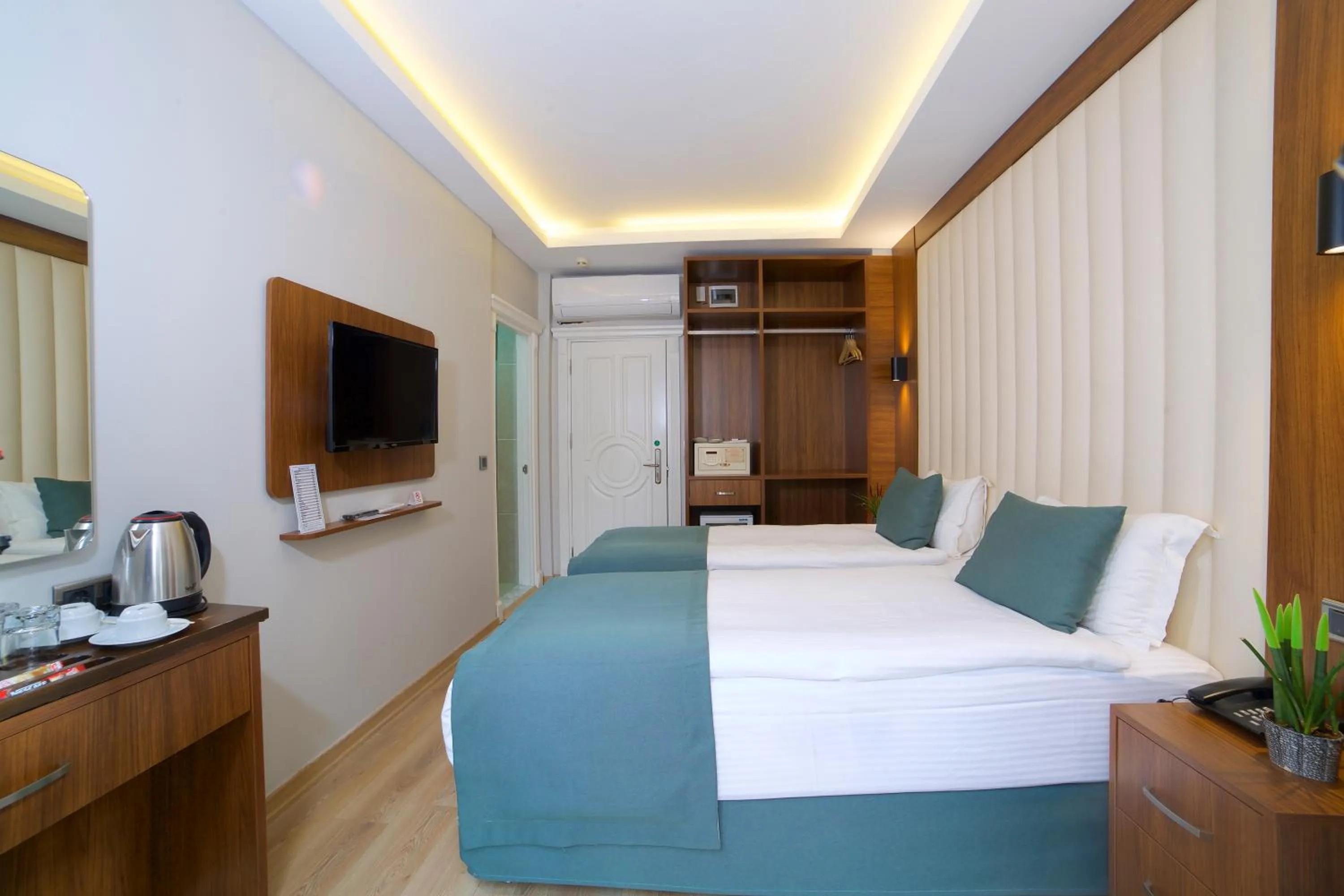 Photo of the whole room, Bed in Hotel Black Tulip