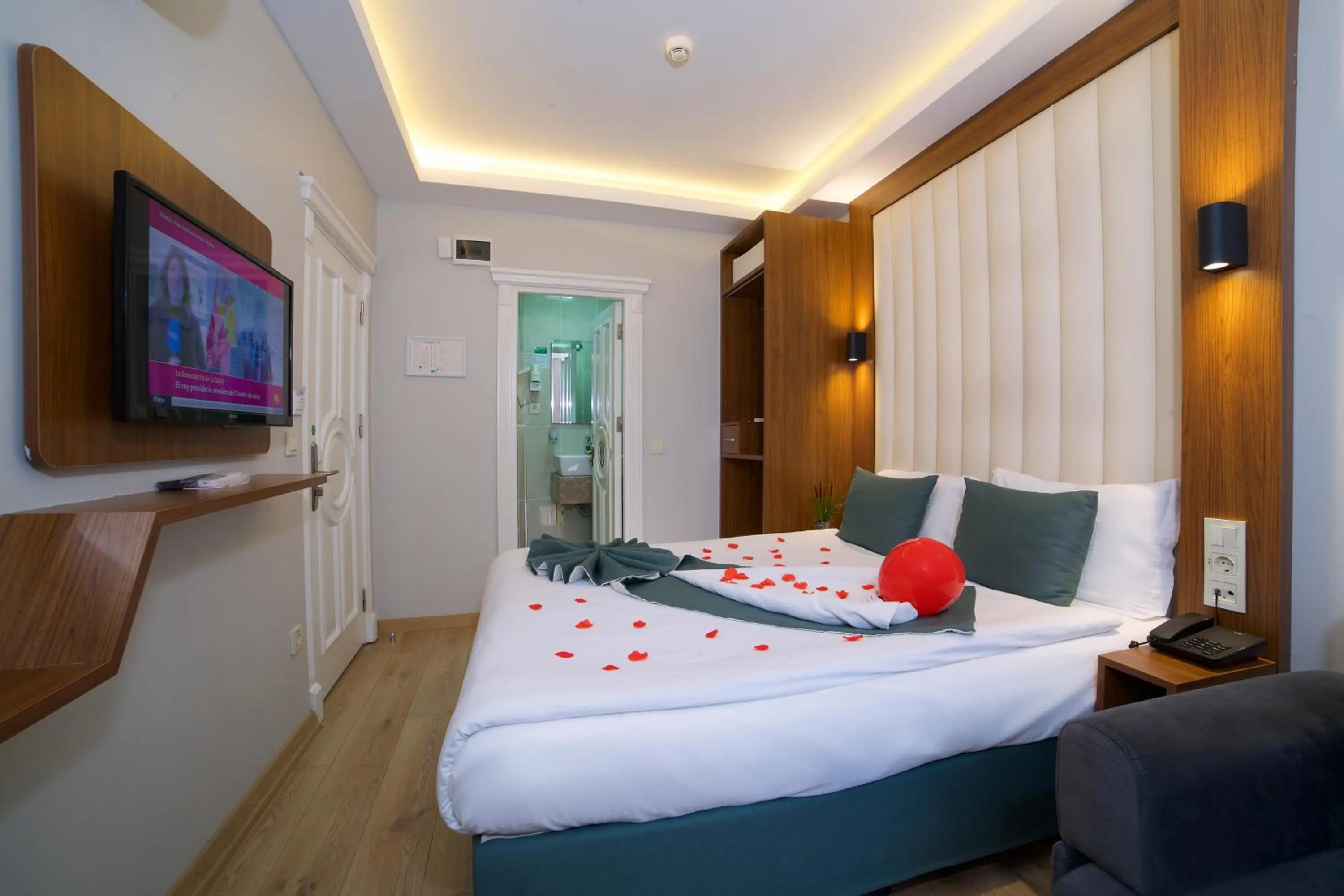 Photo of the whole room, Bed in Hotel Black Tulip