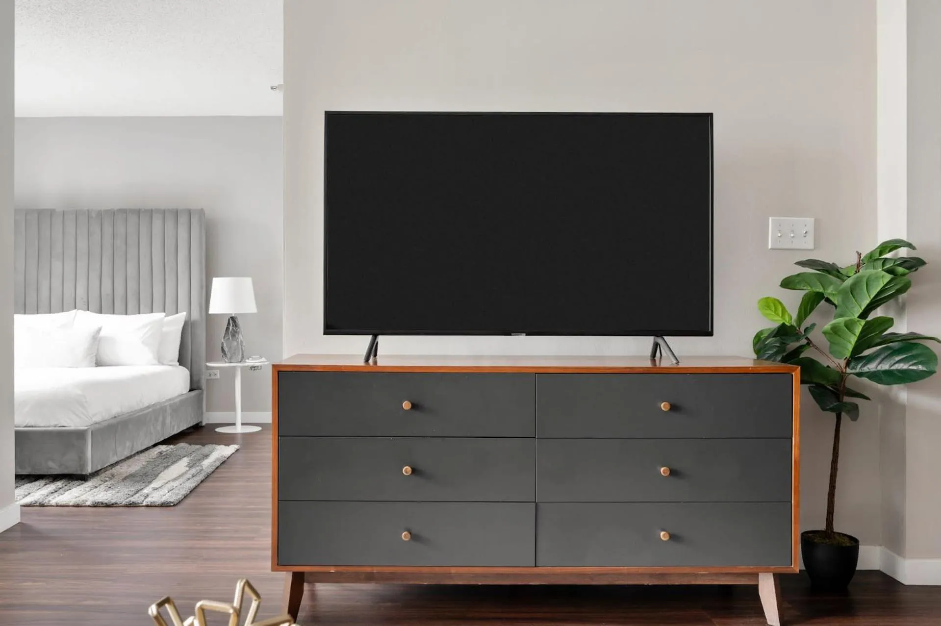 Living room, Bed in Kasa Magnificent Mile Chicago