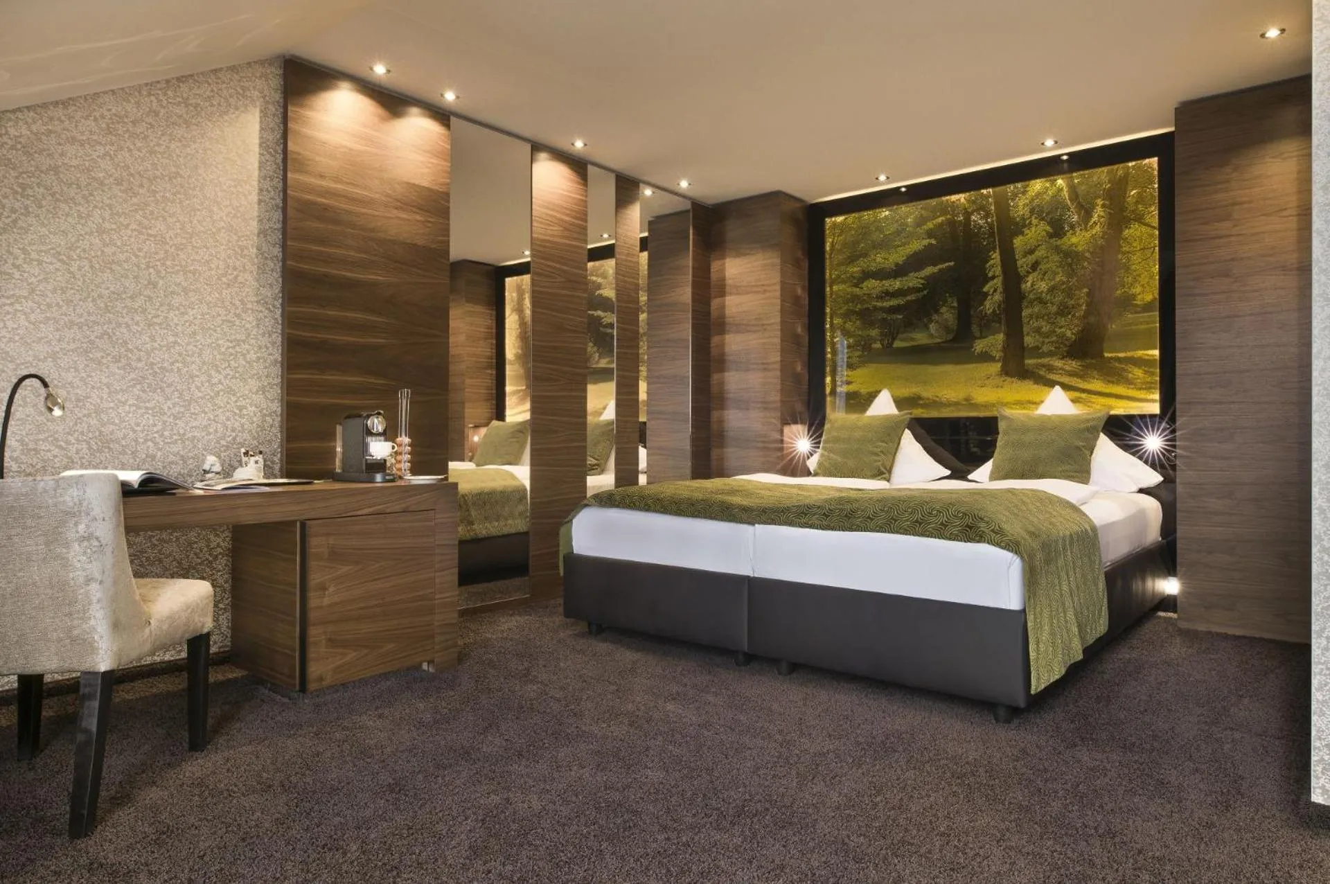Bed in Land & Golf Hotel Stromberg