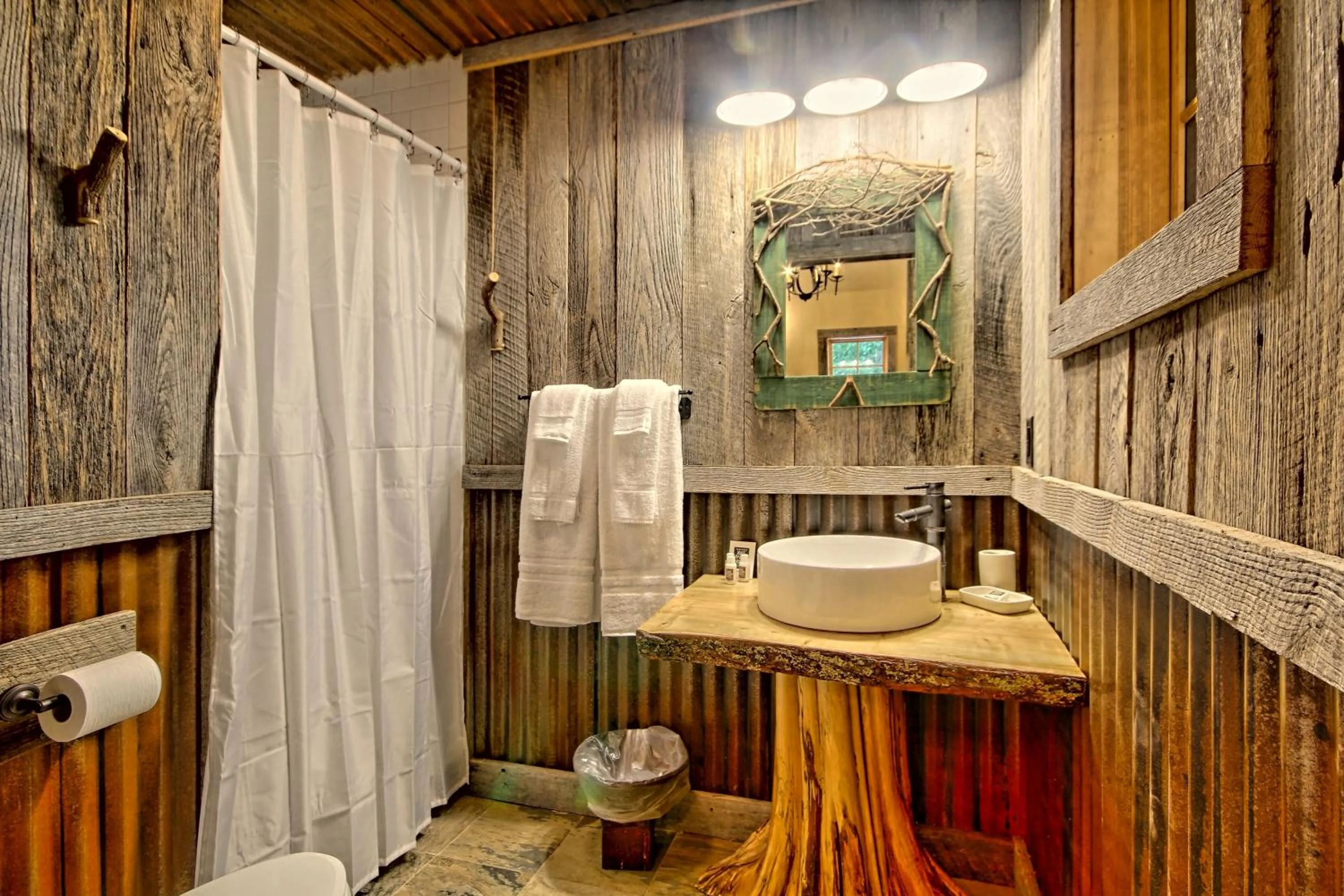 Bathroom in Lake Rabun Hotel