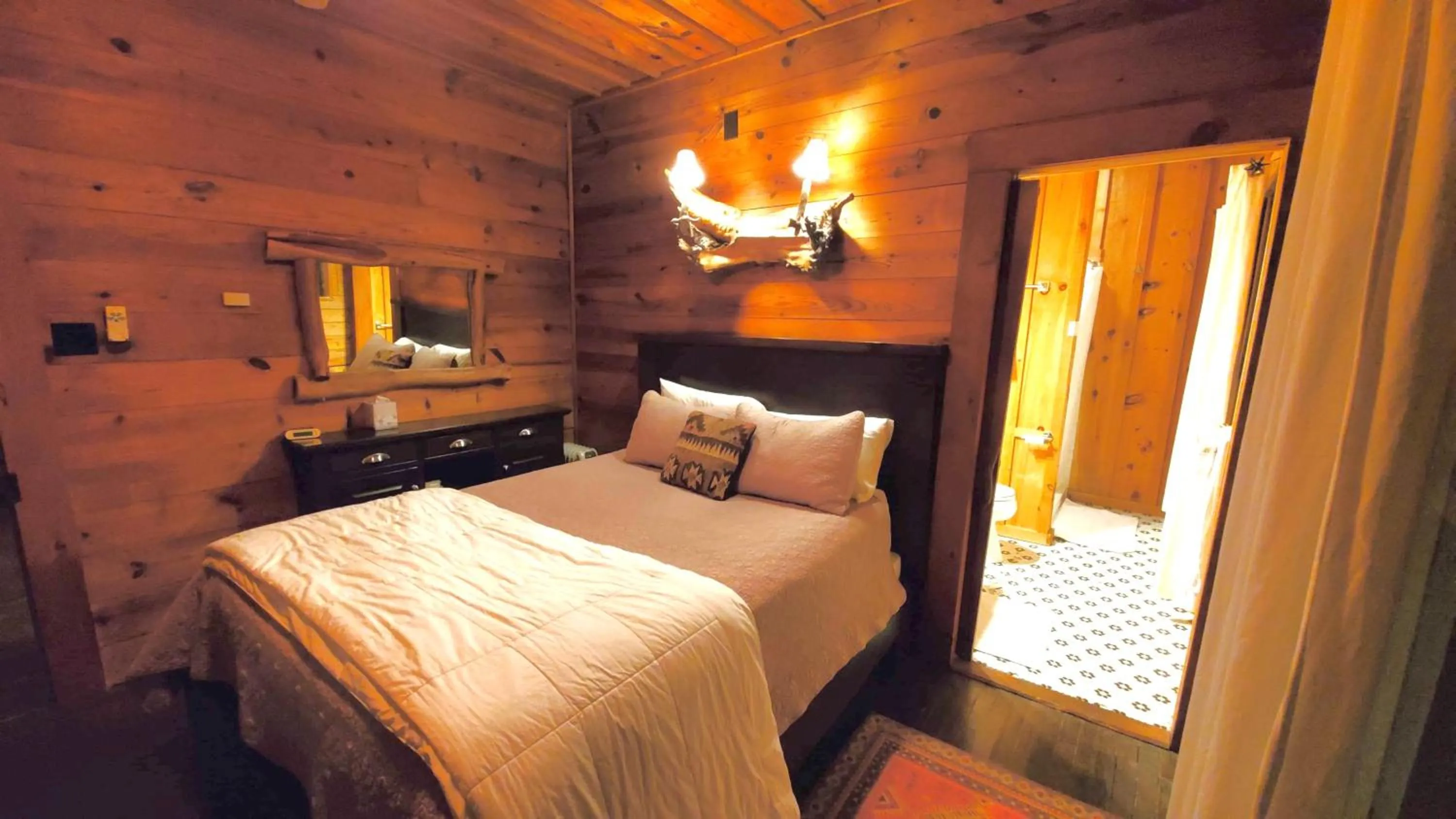 Bed in Lake Rabun Hotel