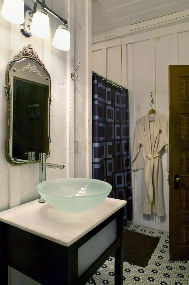 Bathroom in Lake Rabun Hotel