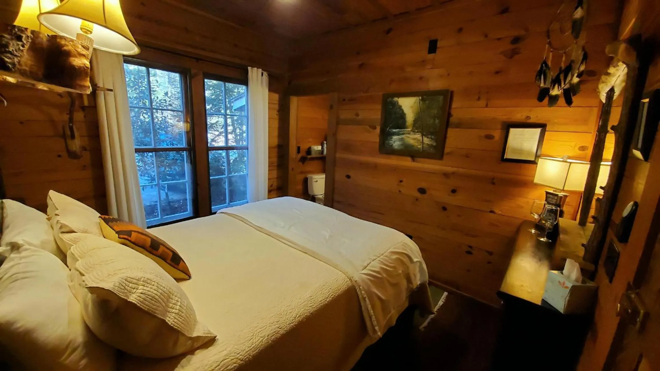 Bedroom, Bed in Lake Rabun Hotel