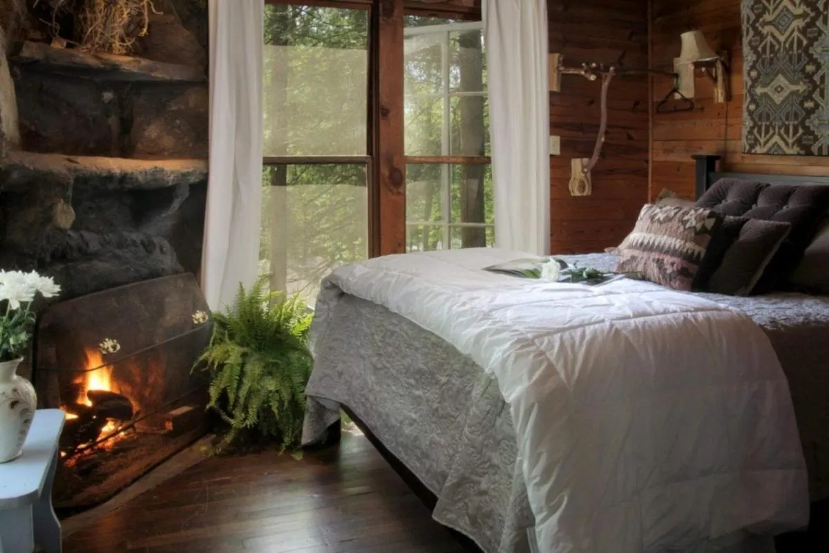 Bedroom, Bed in Lake Rabun Hotel