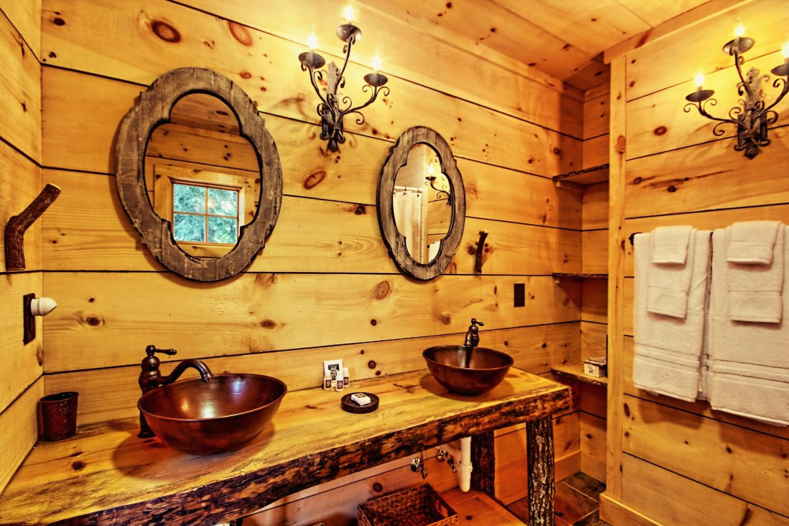 Bathroom in Lake Rabun Hotel