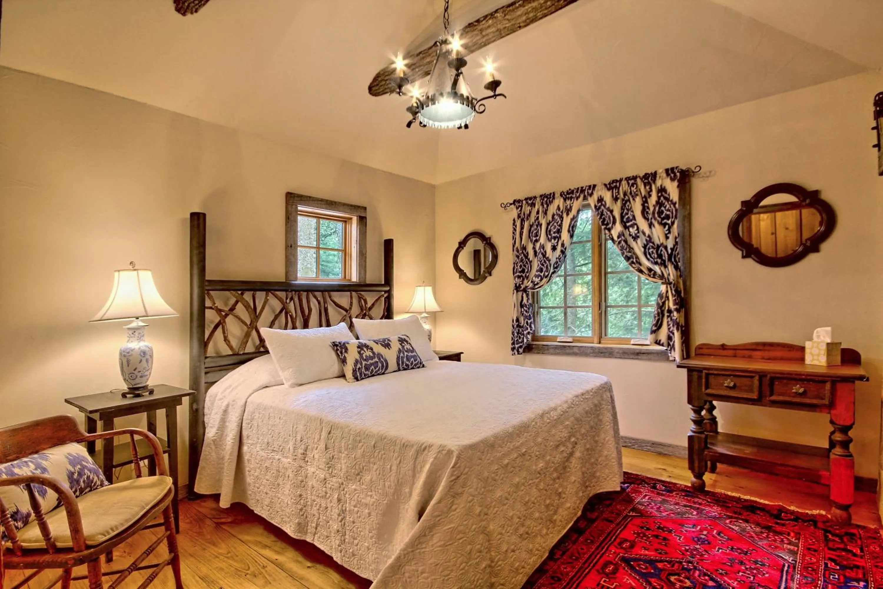 Bedroom, Bed in Lake Rabun Hotel